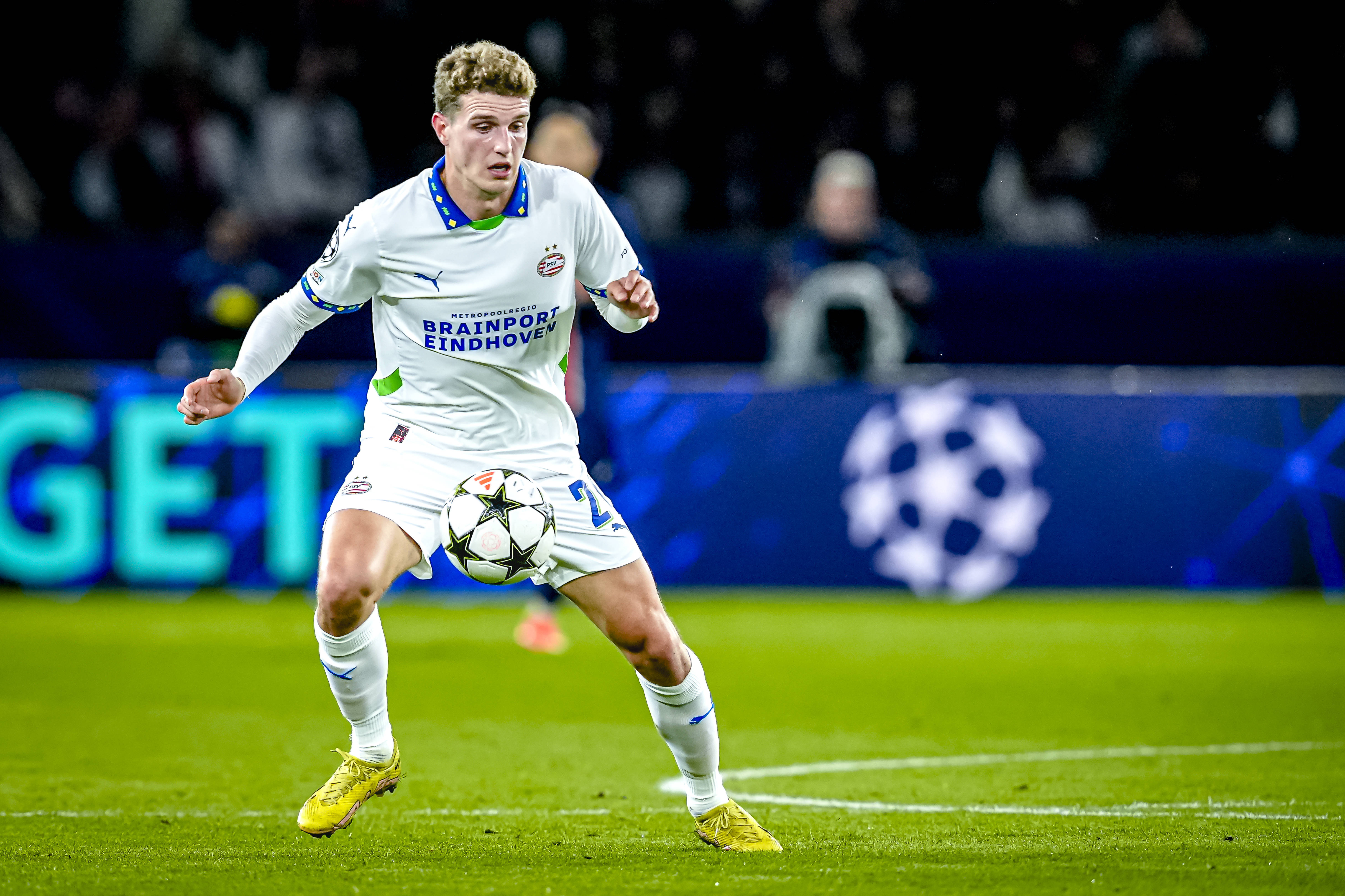 Guus Til tegen PSG