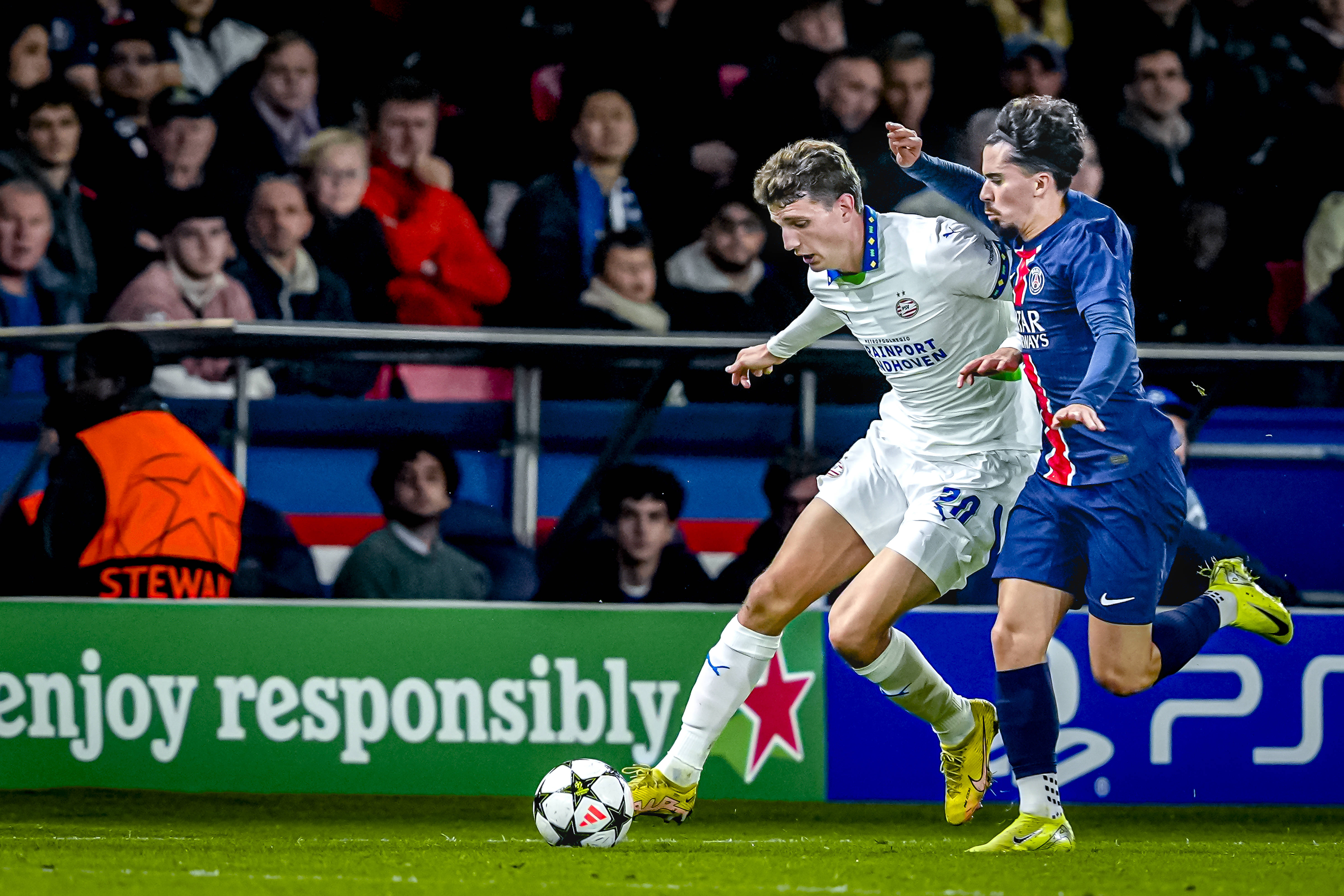 Guus Til tegen PSG