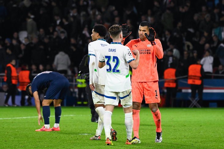 Matteo Dams en Walter Benítez na het duel tegen PSG