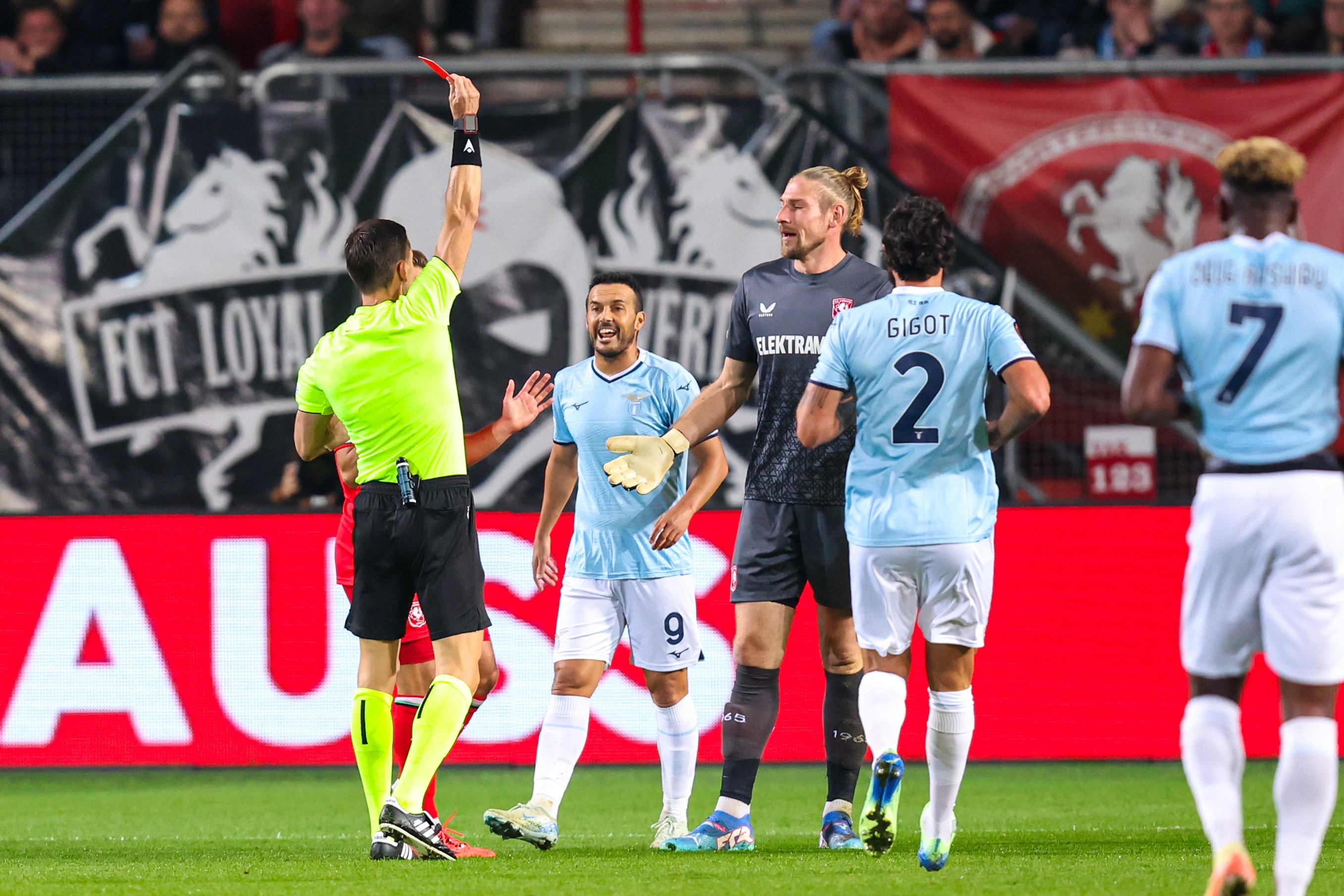 Lars Unnerstall ziet de rode kaart tegen Lazio Roma