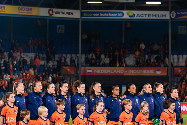 De OranjeLeeuwinnen voorafgaand aan het duel met Indonesië