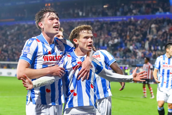Jacob Trenskow viert zijn doelpunt tegen Sparta Rotterdam