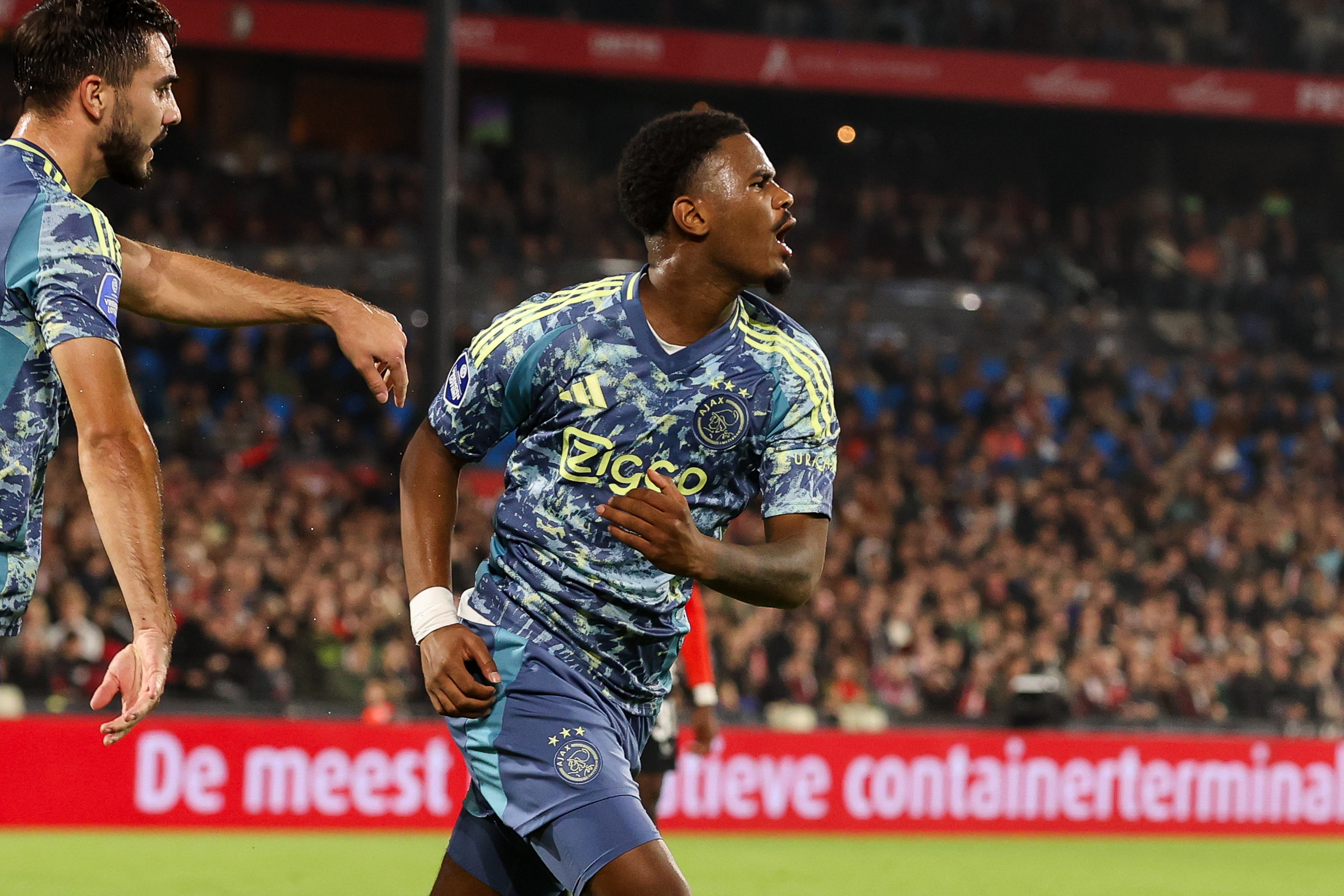 Jorrel Hato in de Kuip
