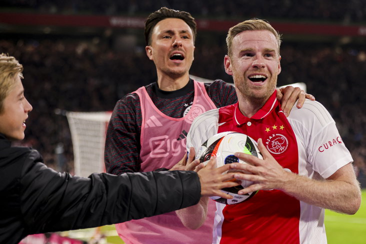 Davy Klaassen viert zijn goal
