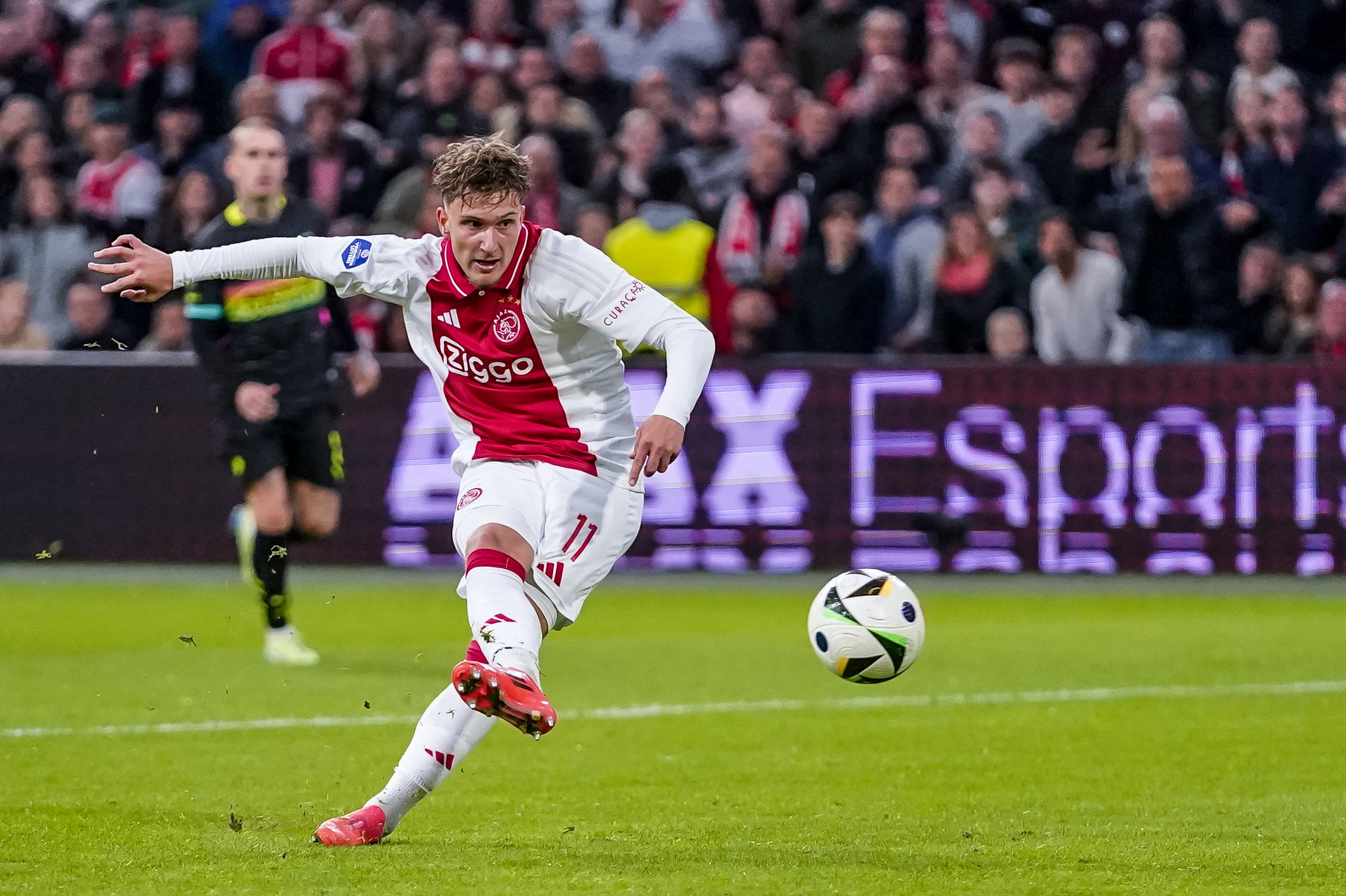 Mika Godts schiet raak tegen PSV