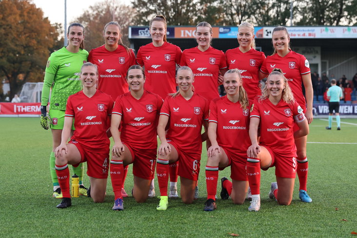 Het elftal van FC Twente voor de wedstrijd tegen FC Utrecht