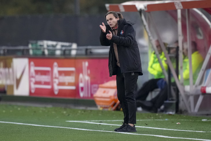 Marelle Worm langs de lijn bij Telstar