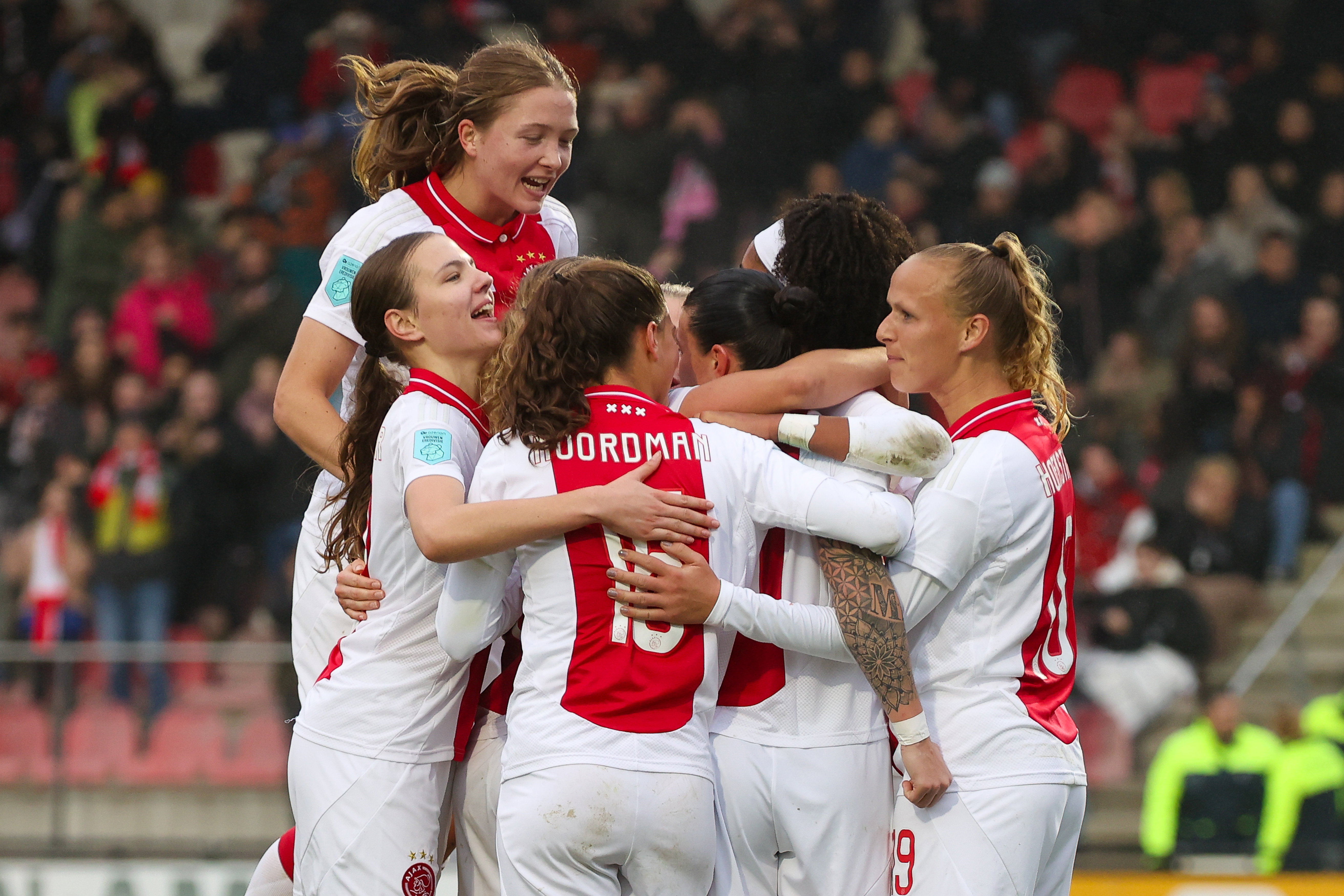 Ajax juicht