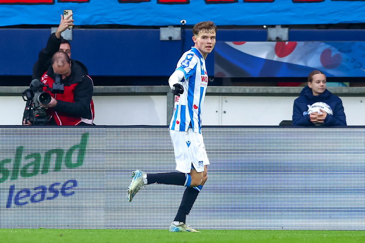 Jacob Trenskow juicht na zijn goal