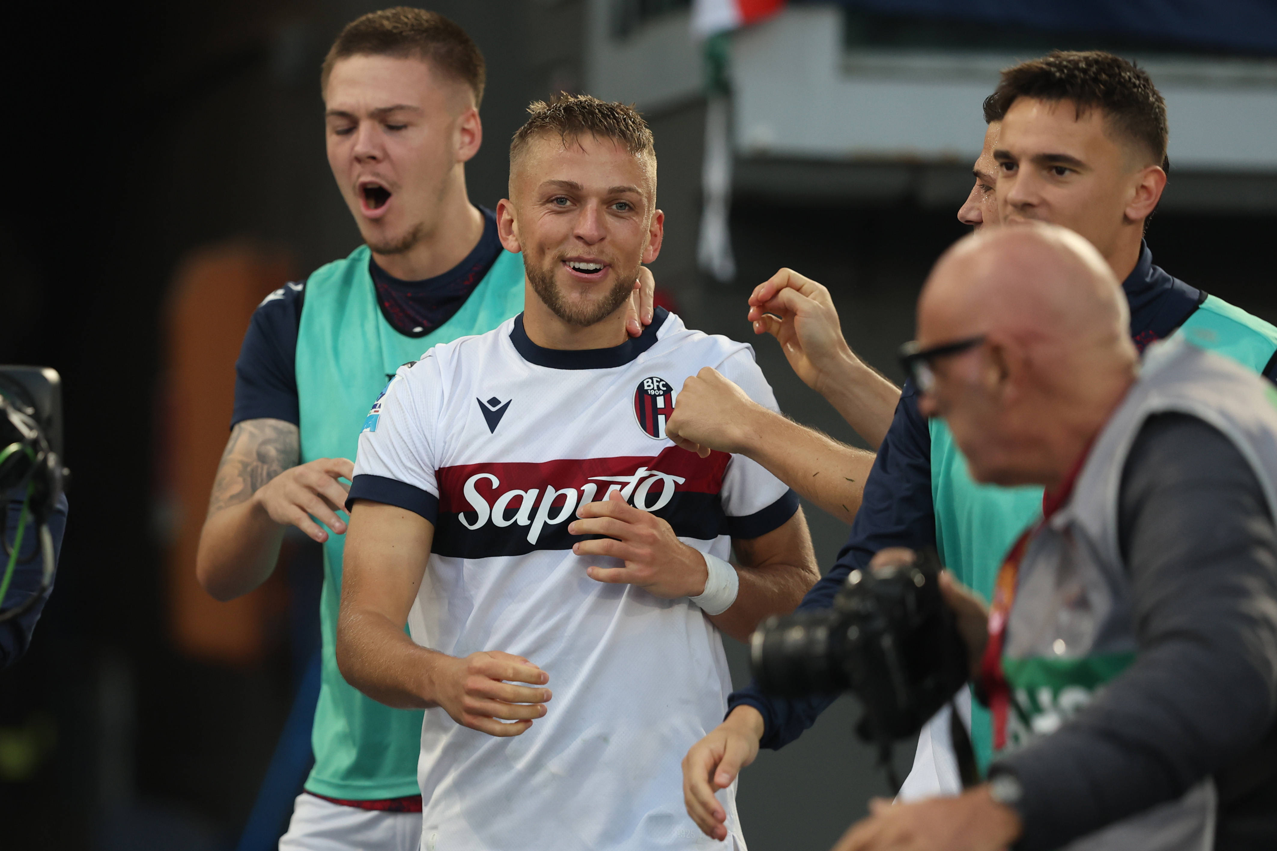 Jesper Karlsson na zijn treffer voor Bologna