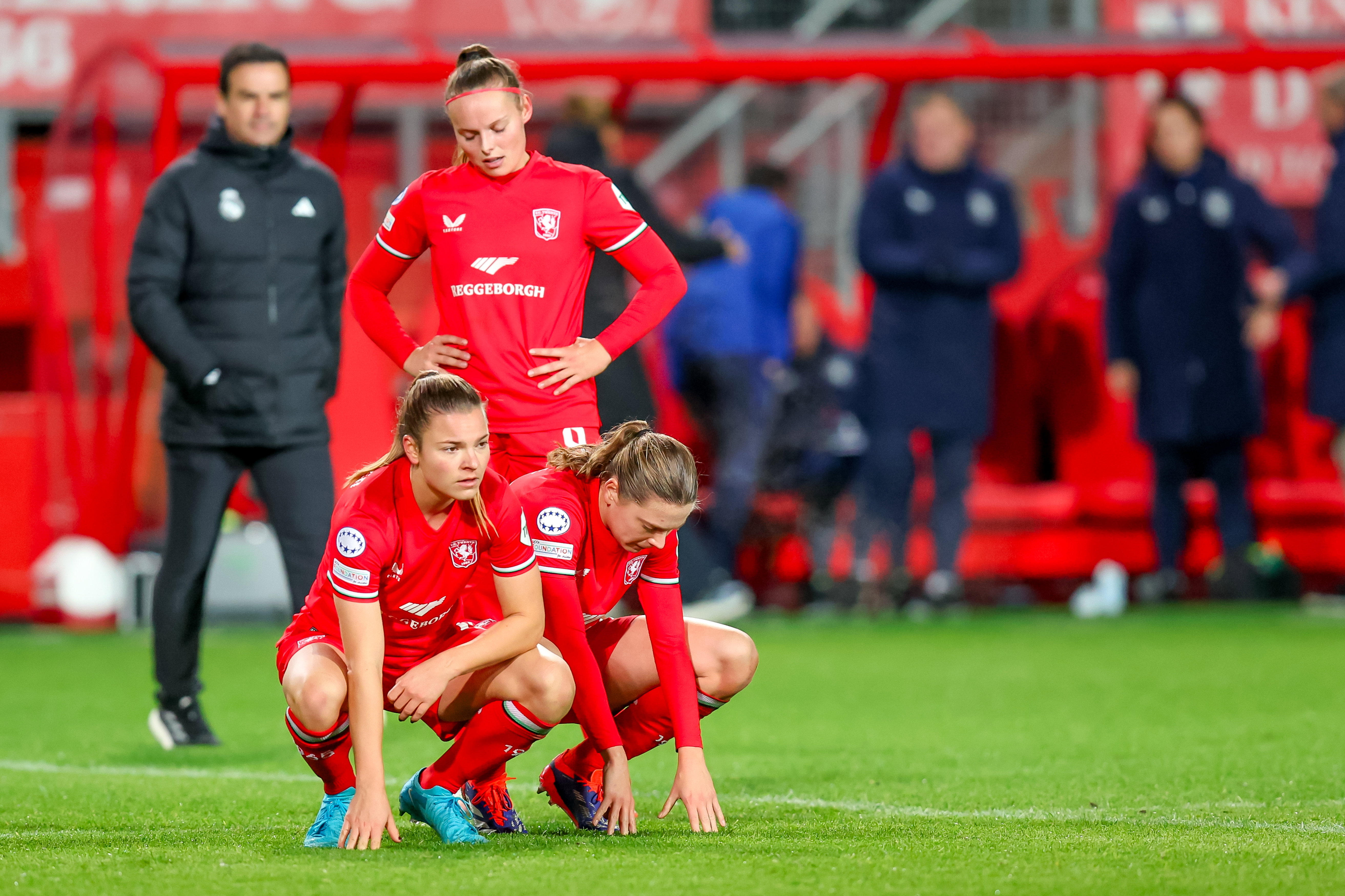 Kayleigh van Dooren, Jaimy Ravensbergen en Sophie te Brake balen