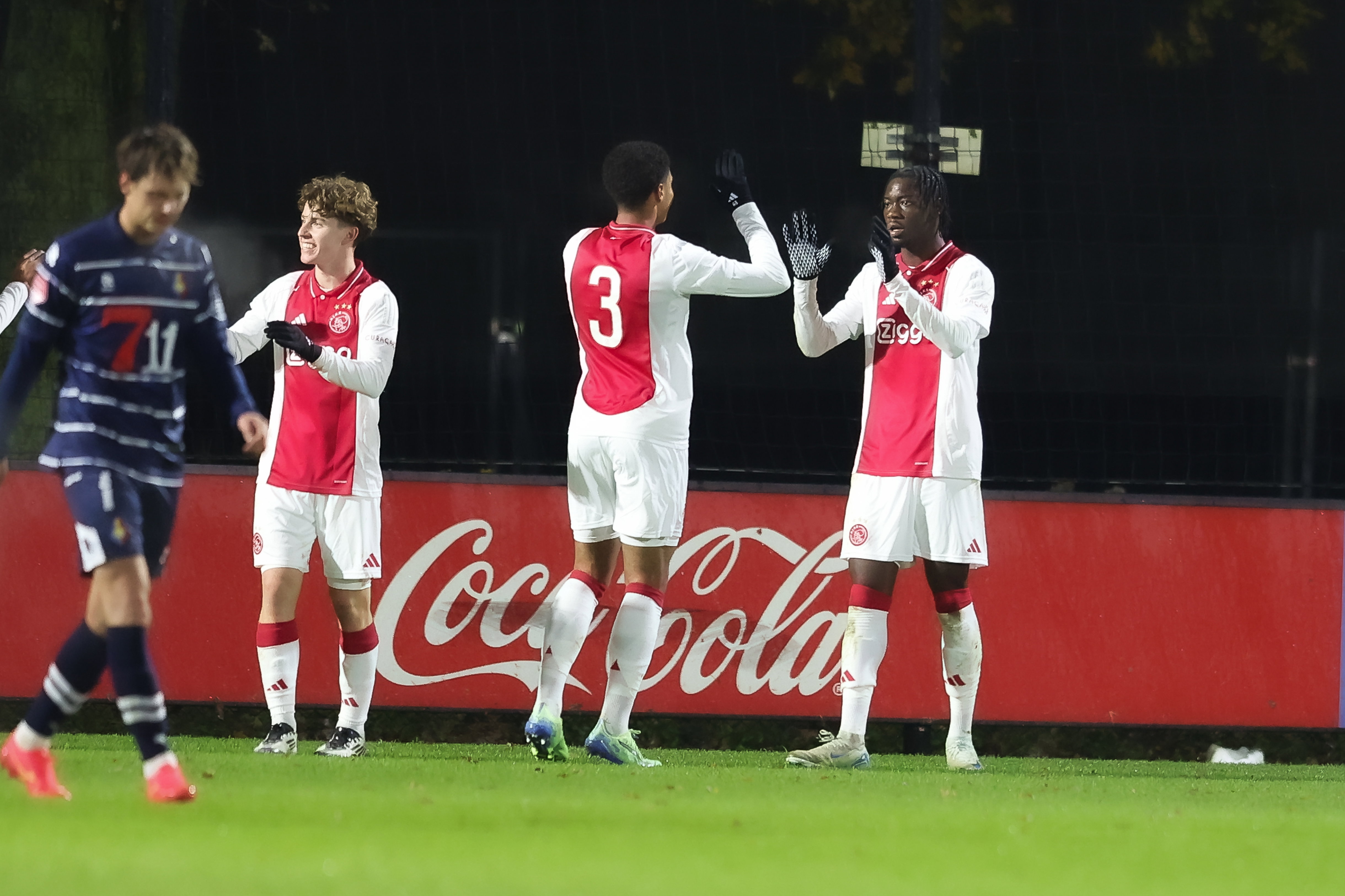 Jong Ajax viert goal tegen Telstar