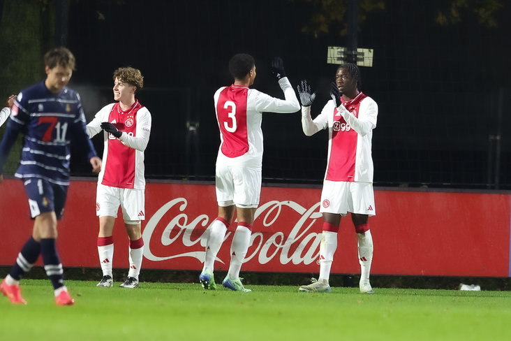 Jong Ajax viert goal tegen Telstar