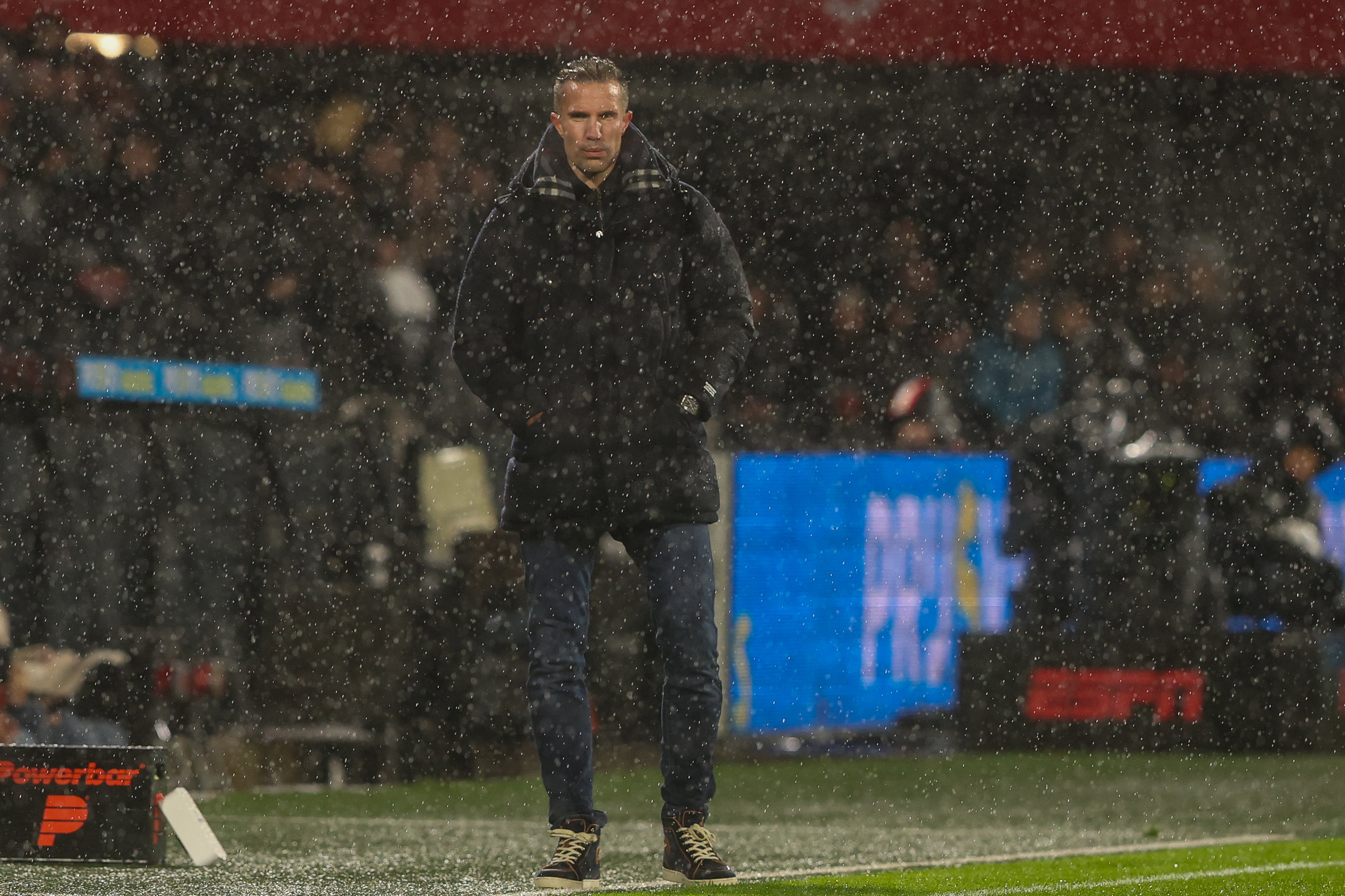 Robin van Persie in de stromende regen