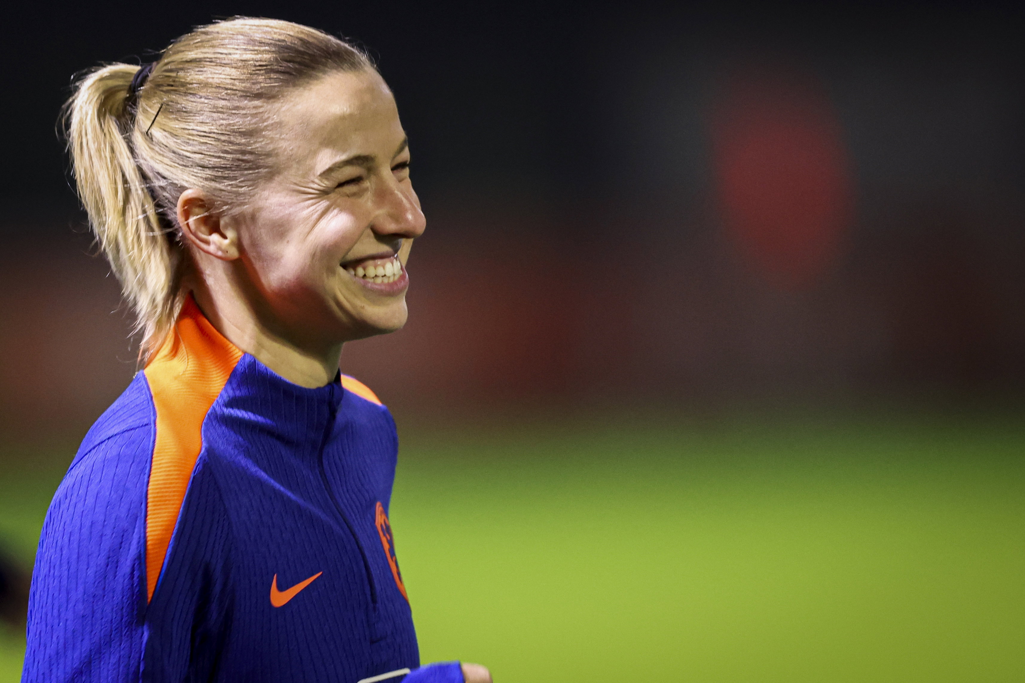 Jackie Groenen op de training van de OranjeLeeuwinnen