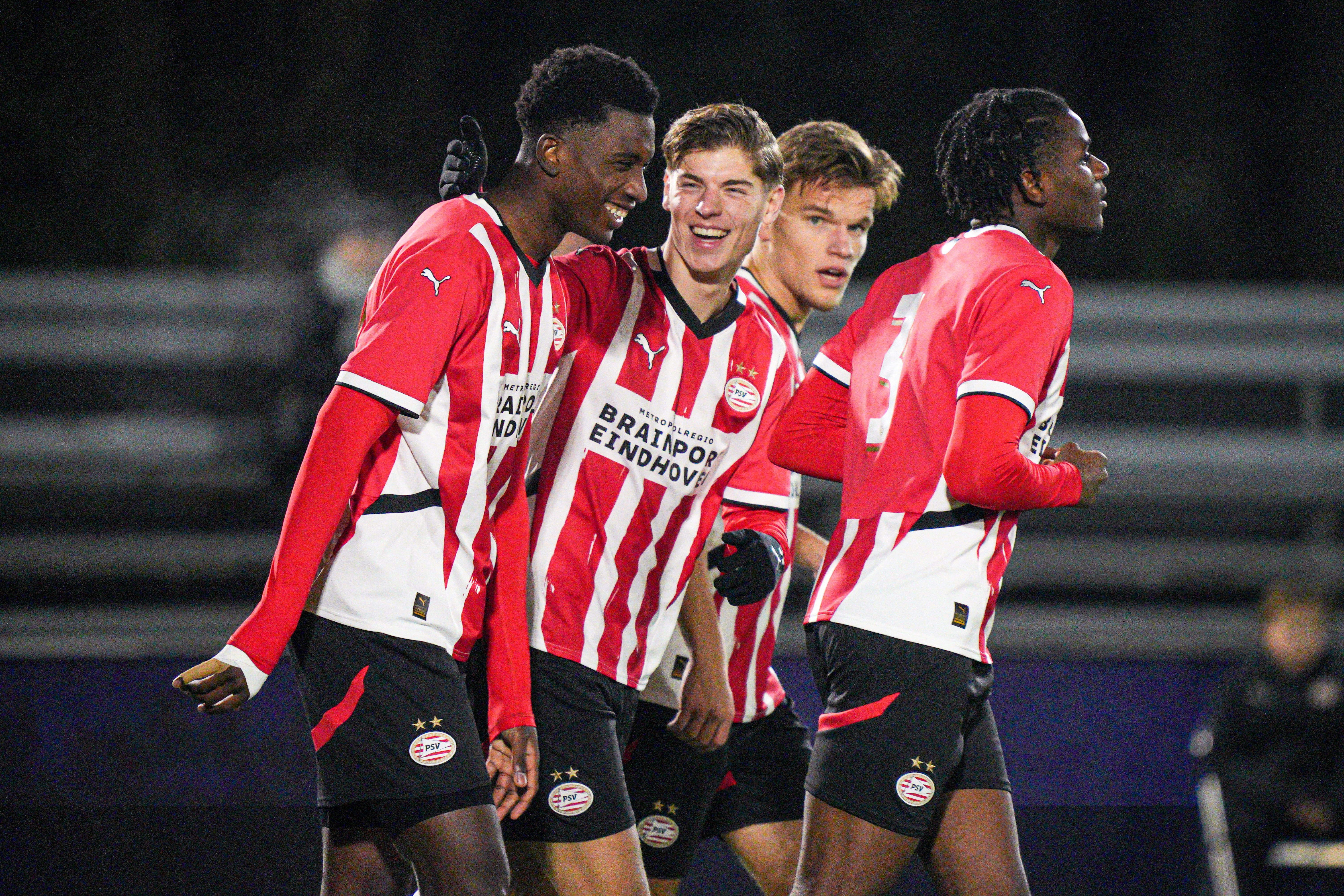 Jong PSV viert de 1-0 tegen Jong AZ
