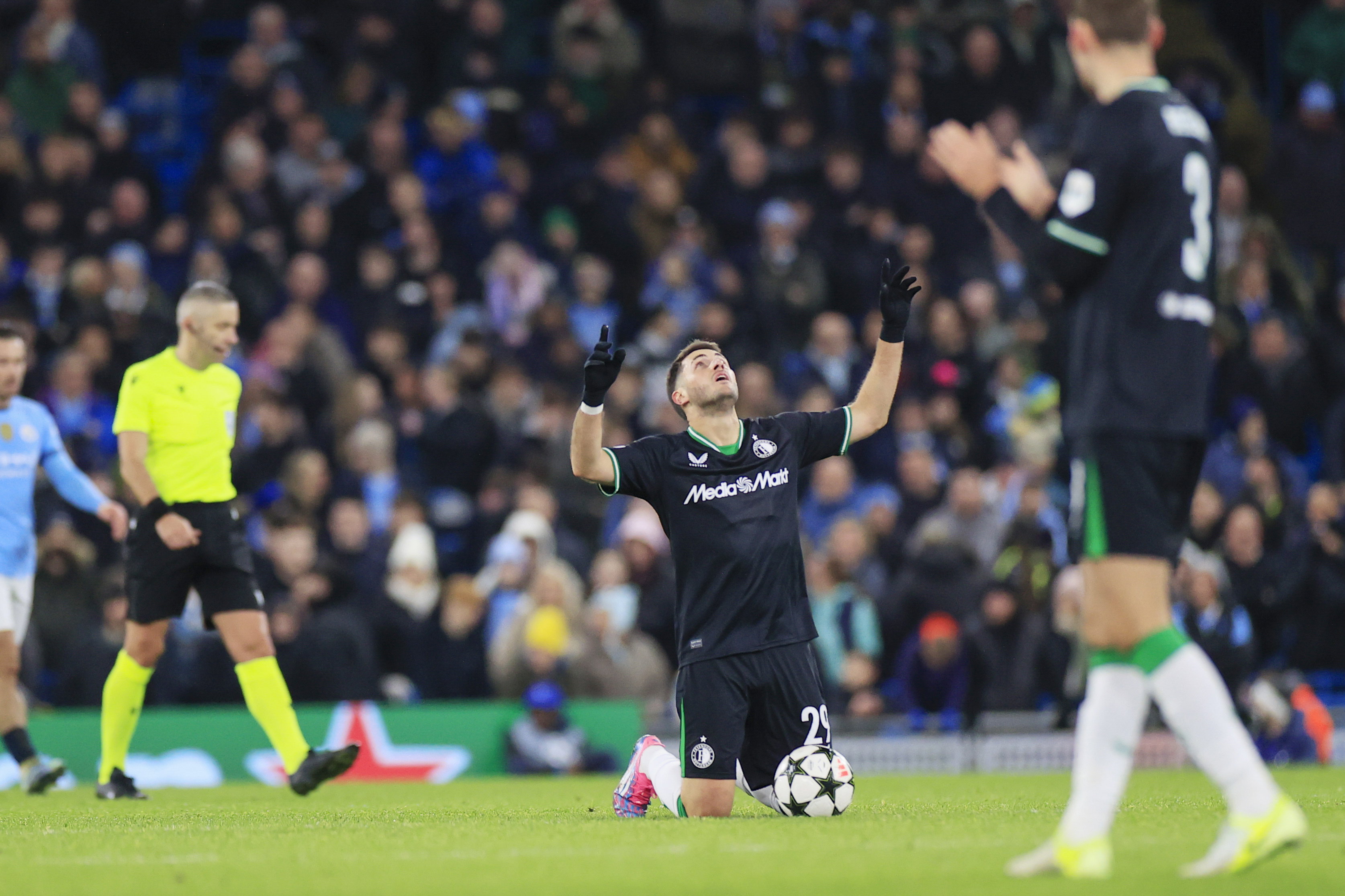 Santiago Gimenez in het Etihad