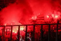 Union-fans steken vuurwerk af in de Grolsch Veste