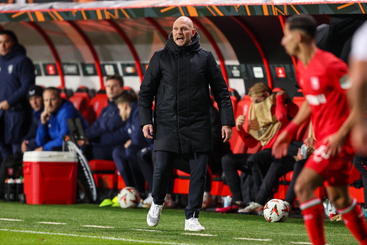 Joseph Oosting langs de lijn bij FC Twente