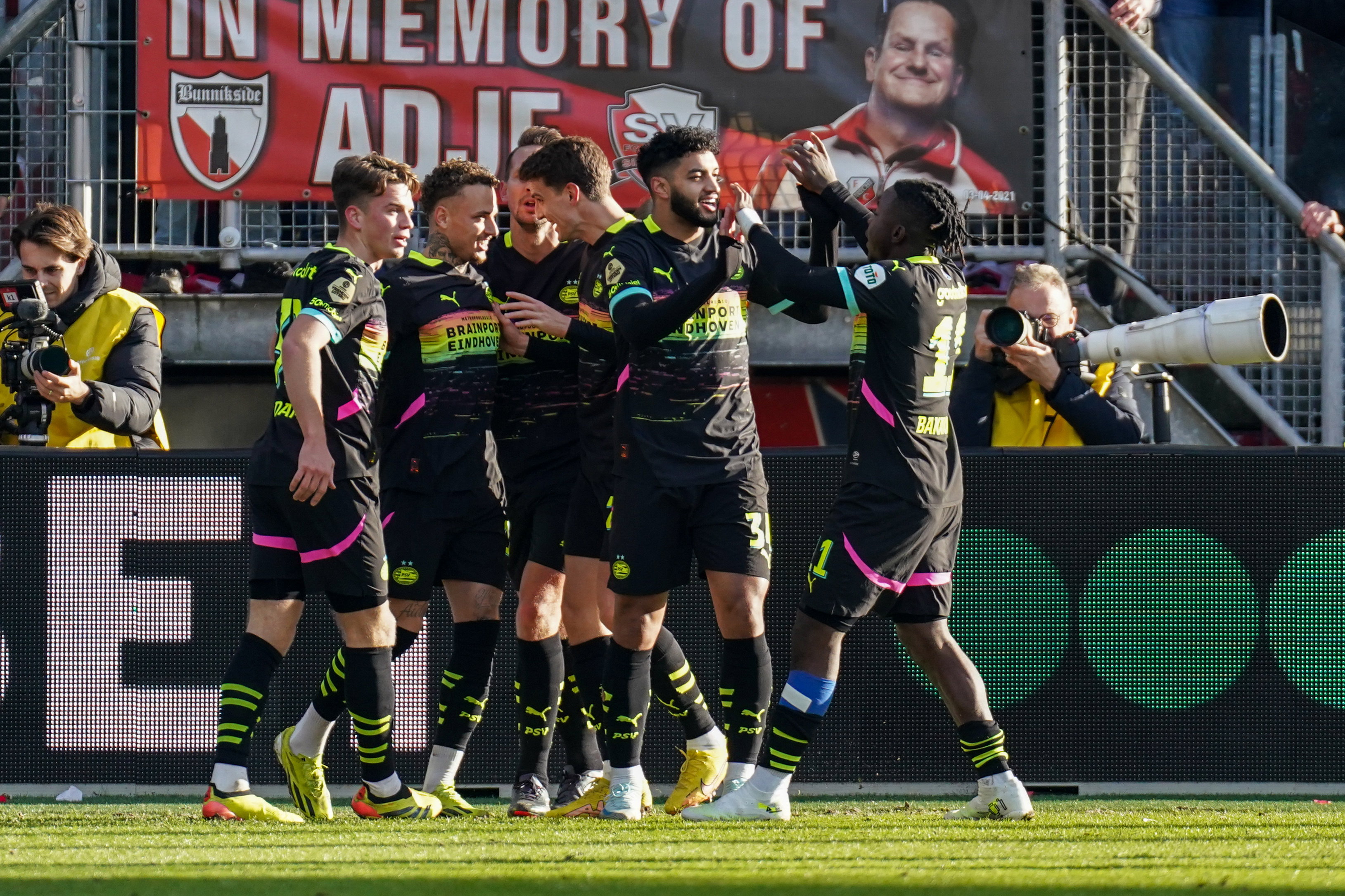 PSV viert de 1-0