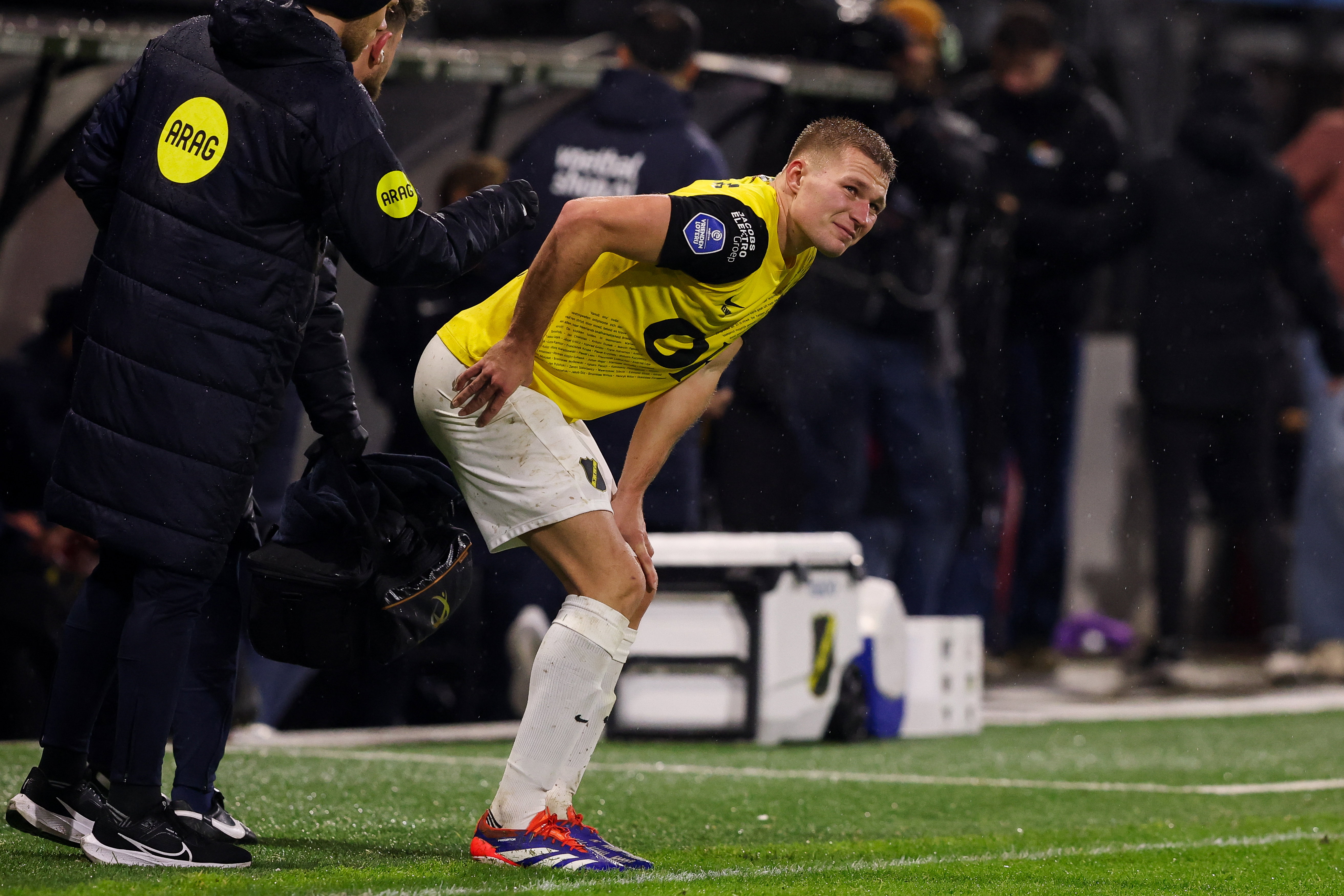 Boy Kemper lijkt een blessure op te lopen