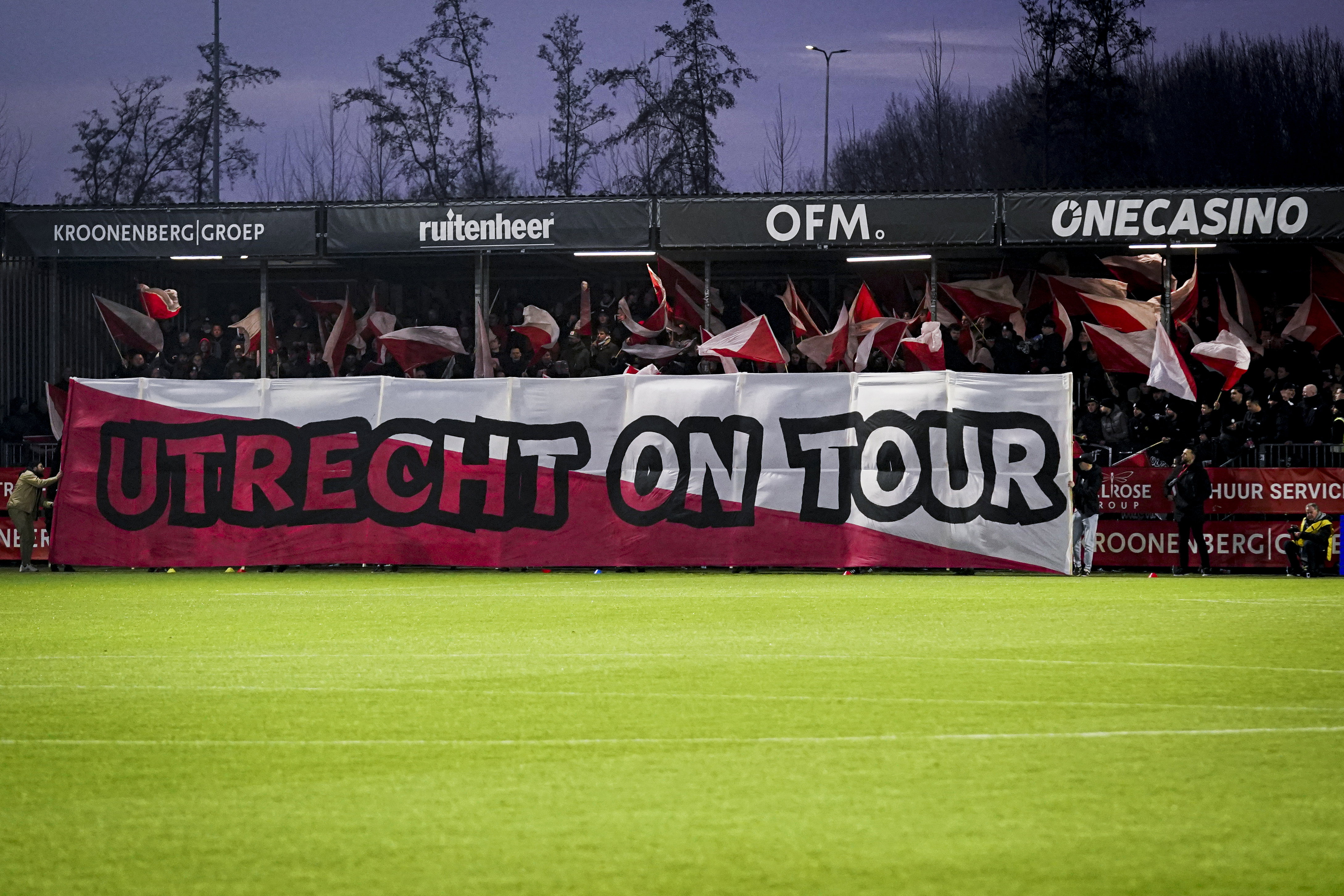 Supporters van FC Utrecht met een sfeeractie