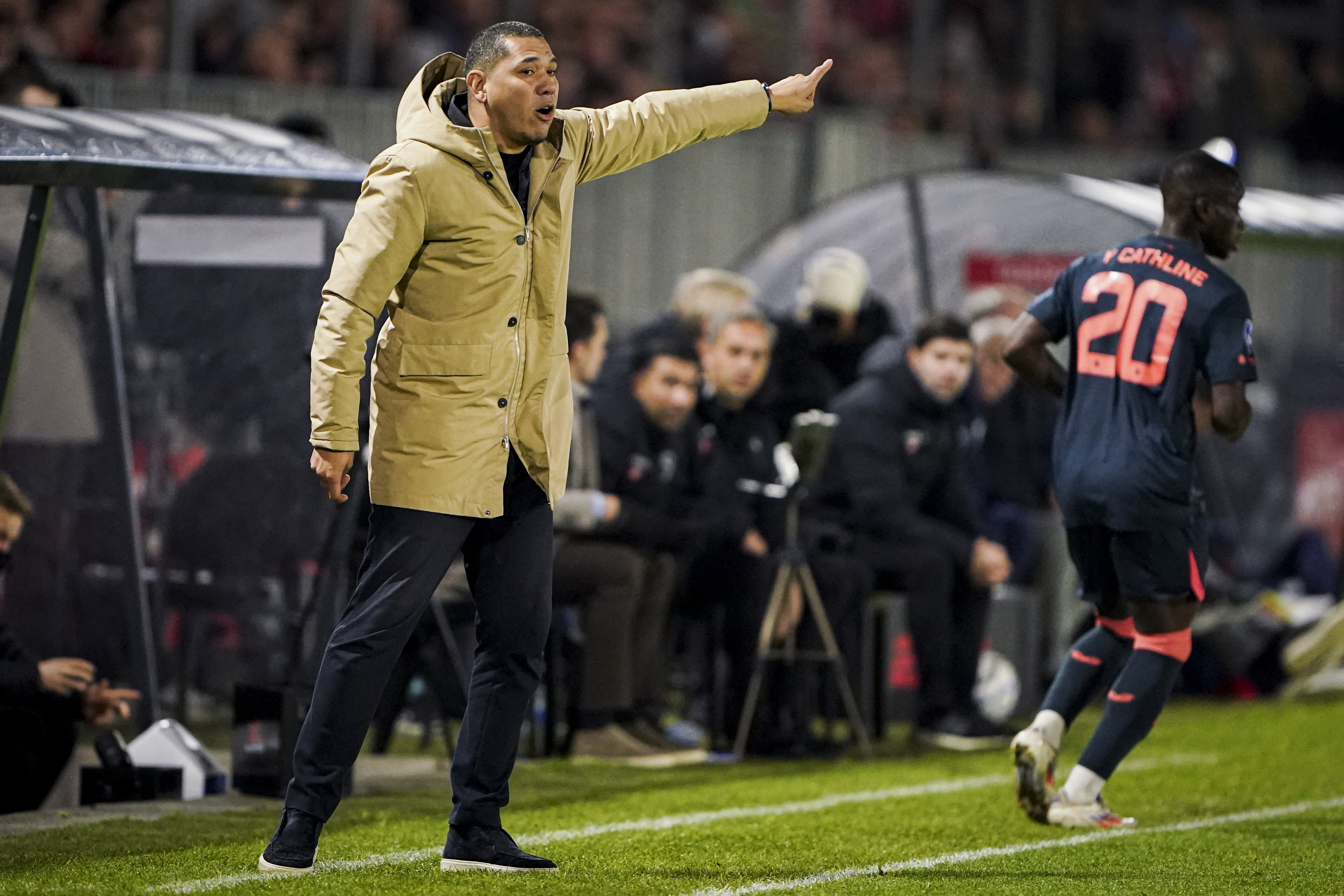 Hedwiges Maduro als trainer van Almere City FC