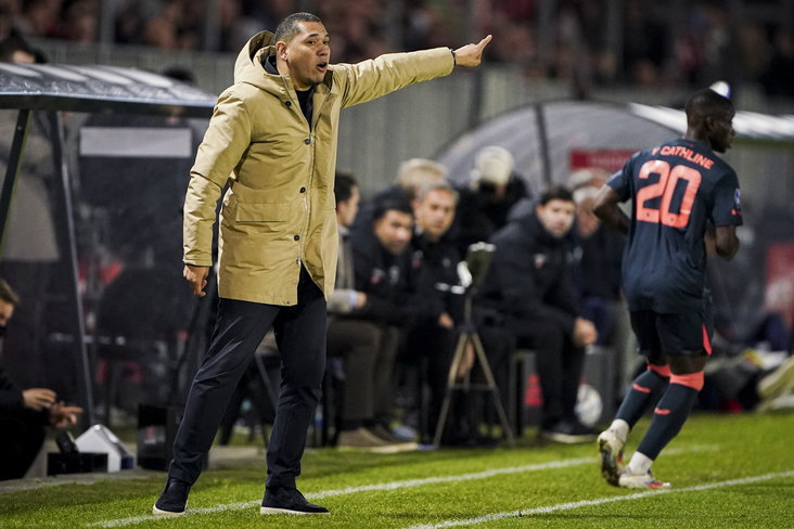 Hedwiges Maduro als trainer van Almere City FC