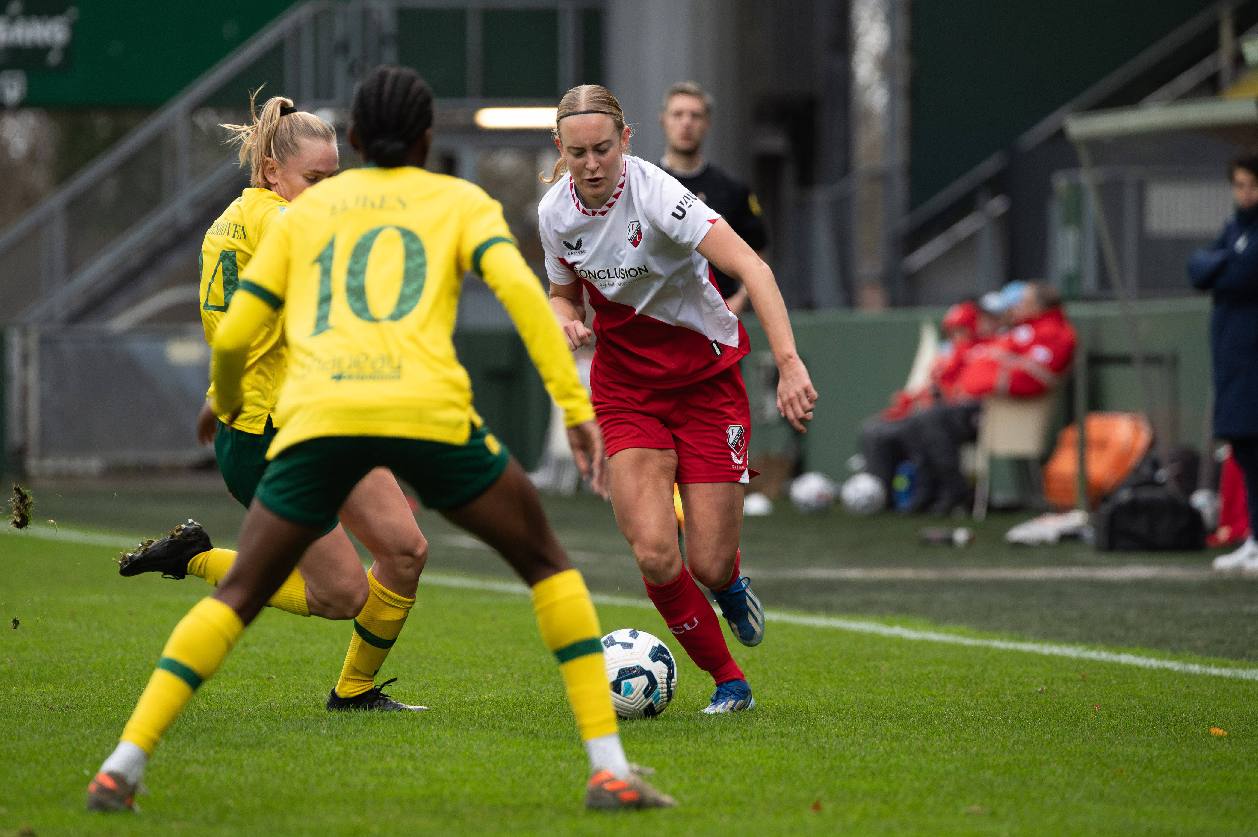 Amber Visscher in actie namens FC Utrecht