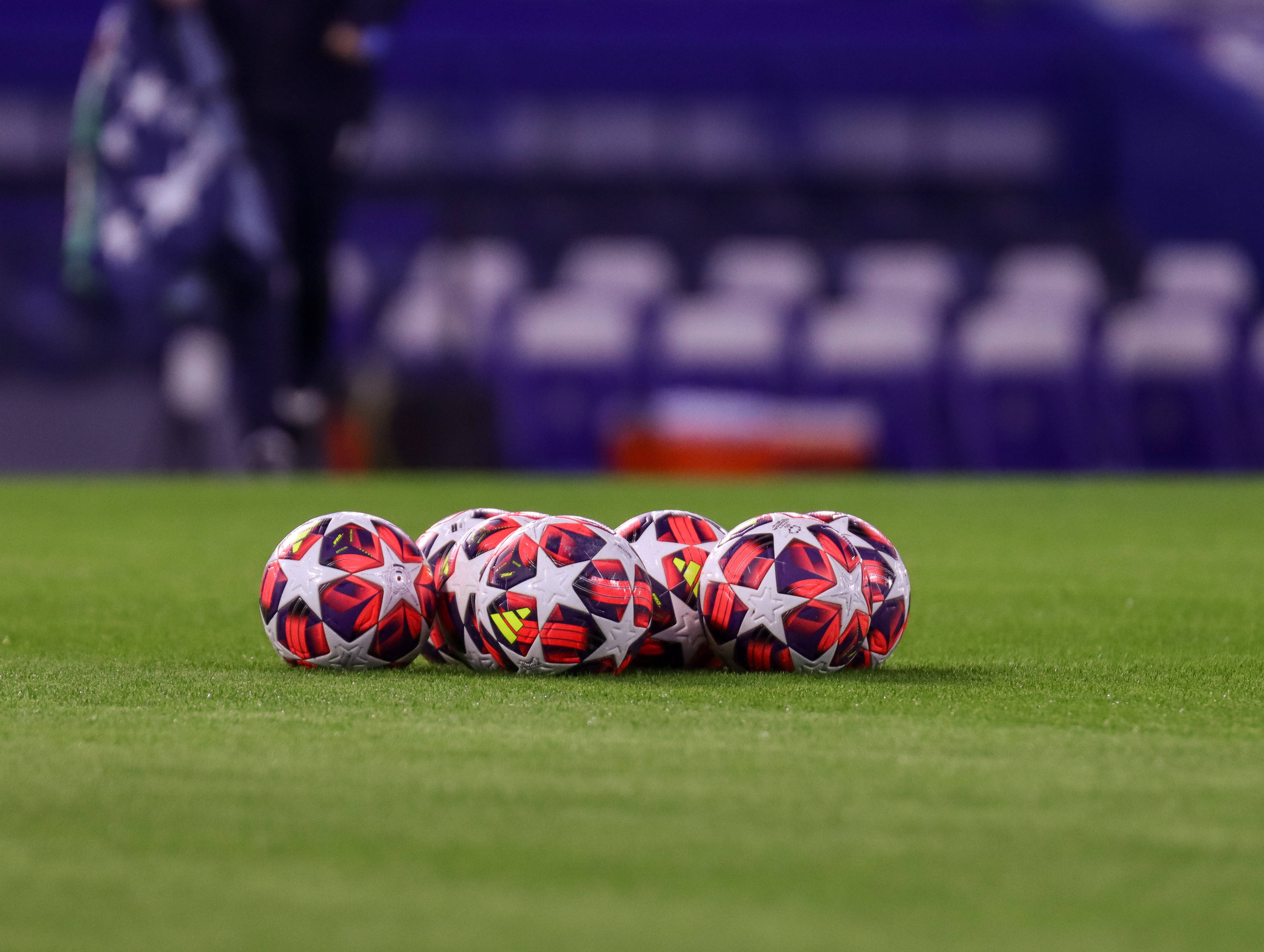 UEFA Women's Champions League-ballen op het veld