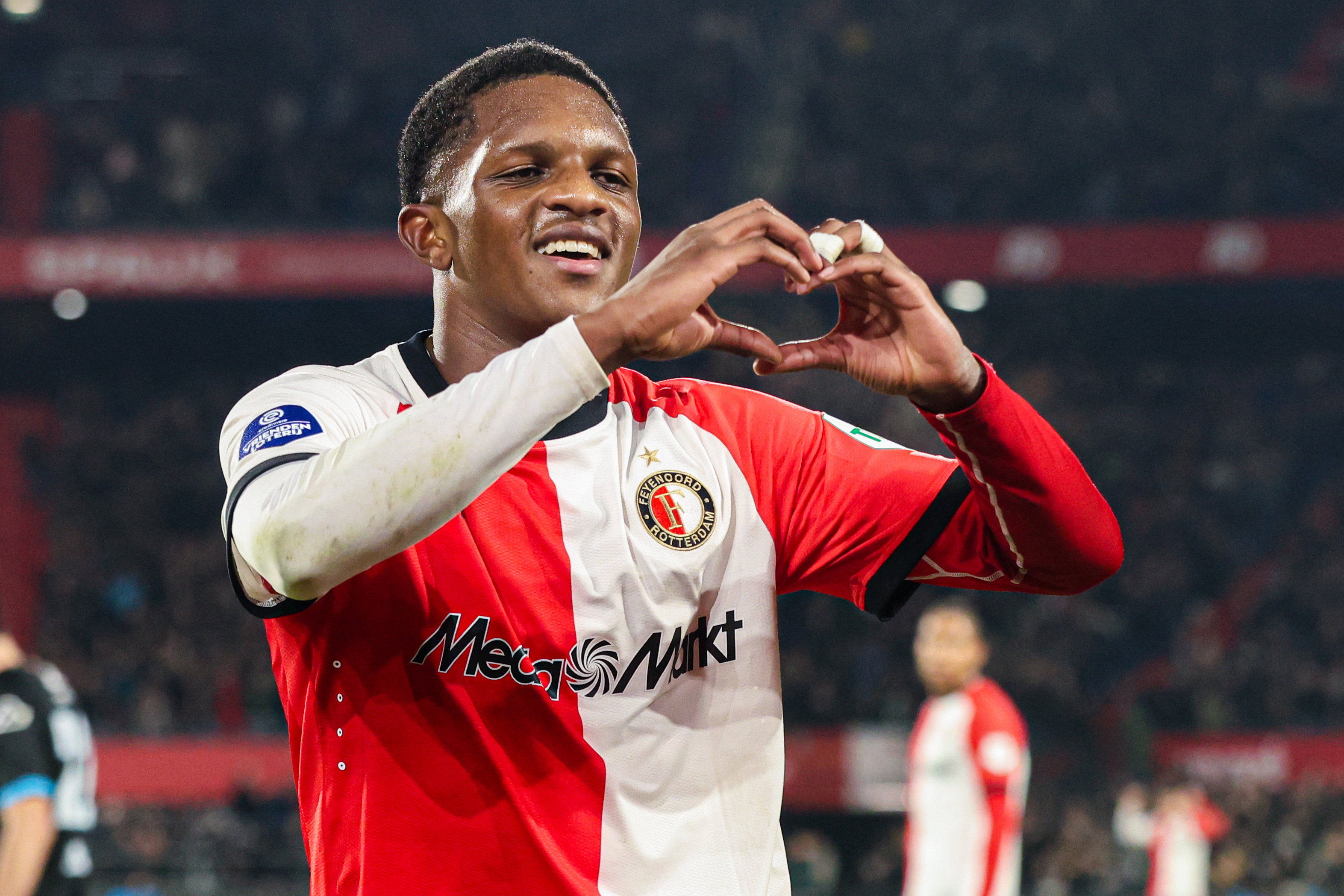 Givairo Read (Feyenoord) viert treffer die is afgekeurd tegen Heracles Almelo