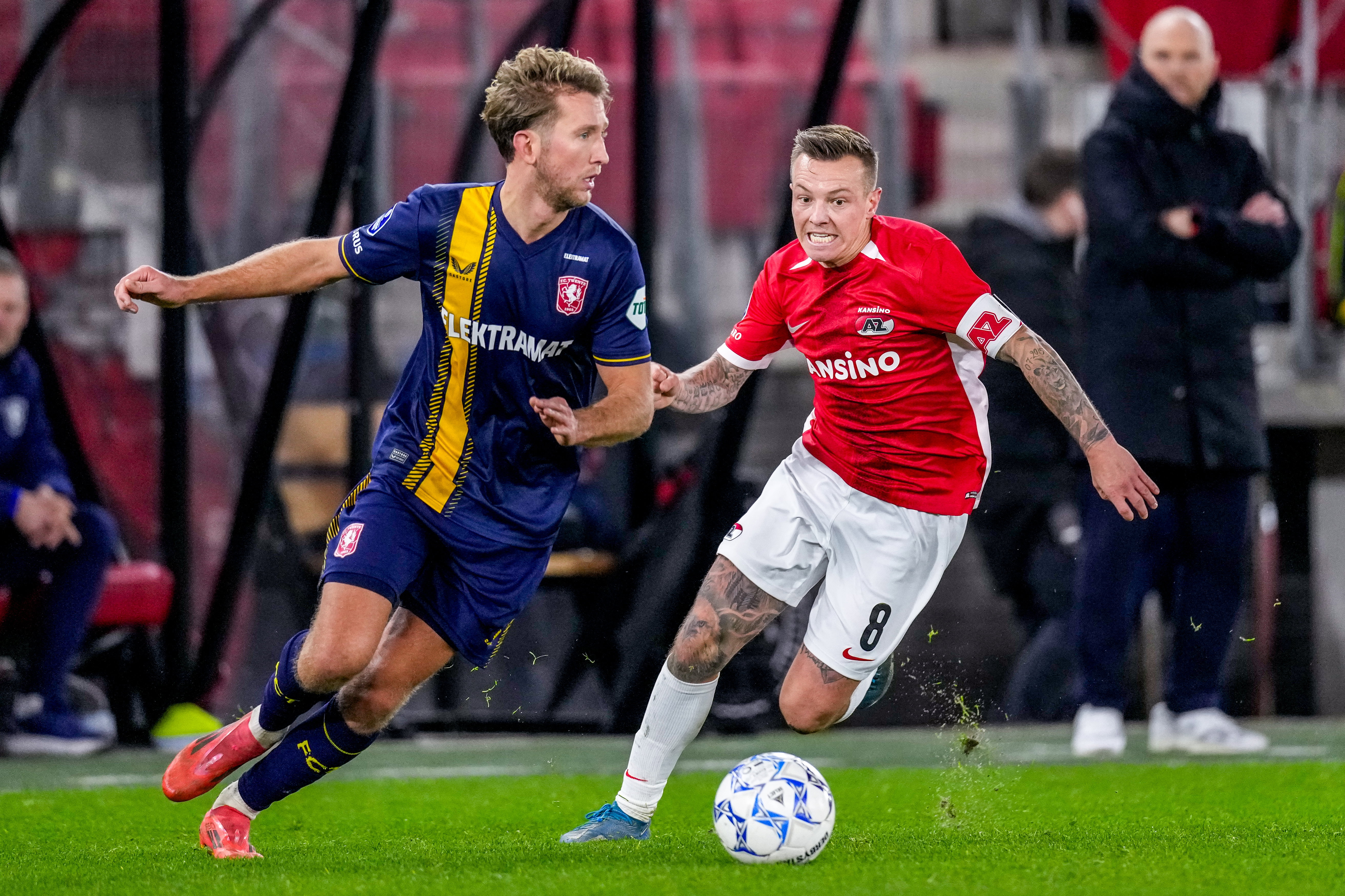 Michel Vlap achterna gezeten door Jordy Clasie