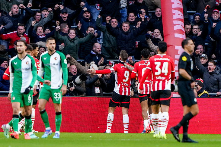 PSV viert goal tegen Feyenoord