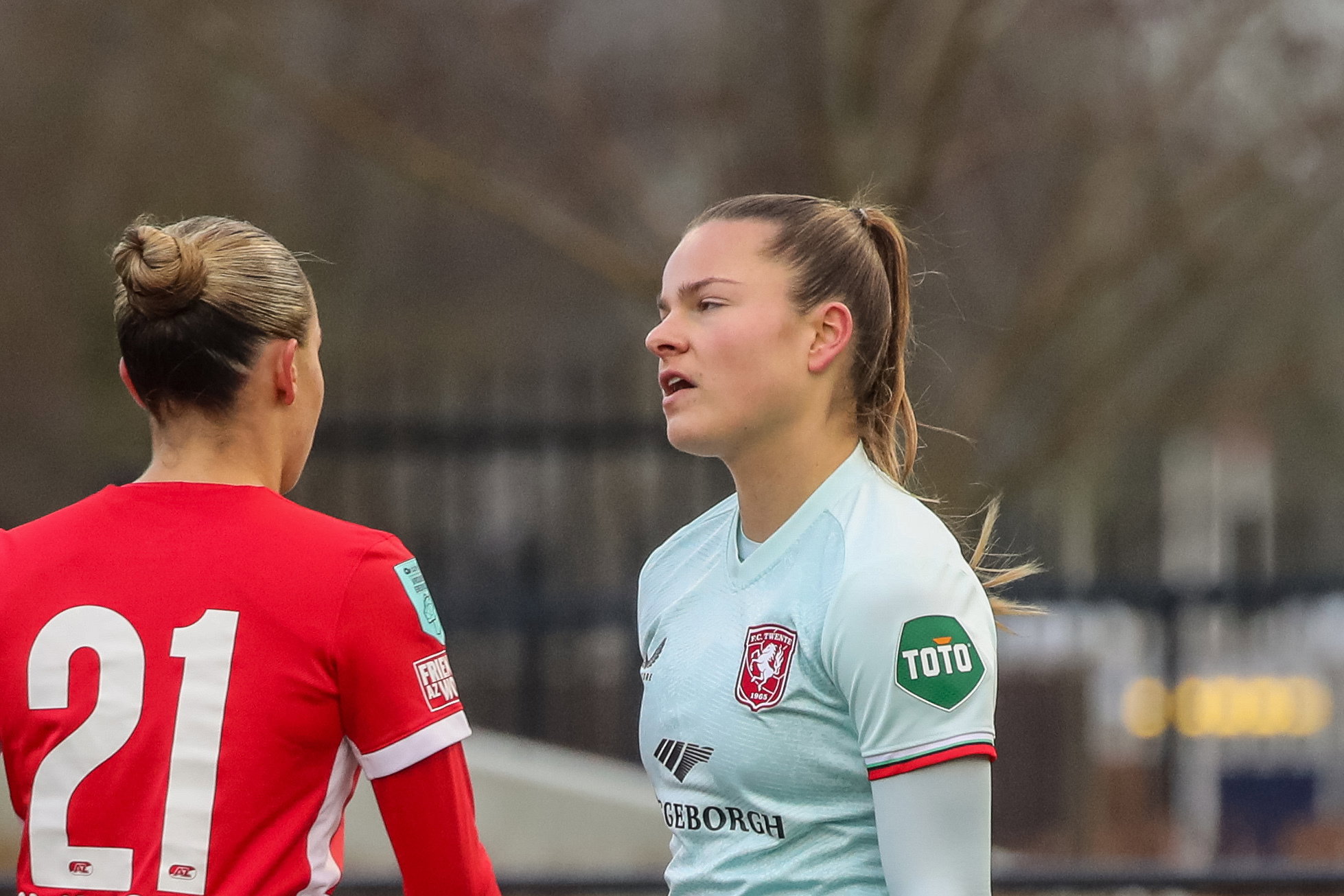TOTO op de mouw bij Kayleigh van Dooren