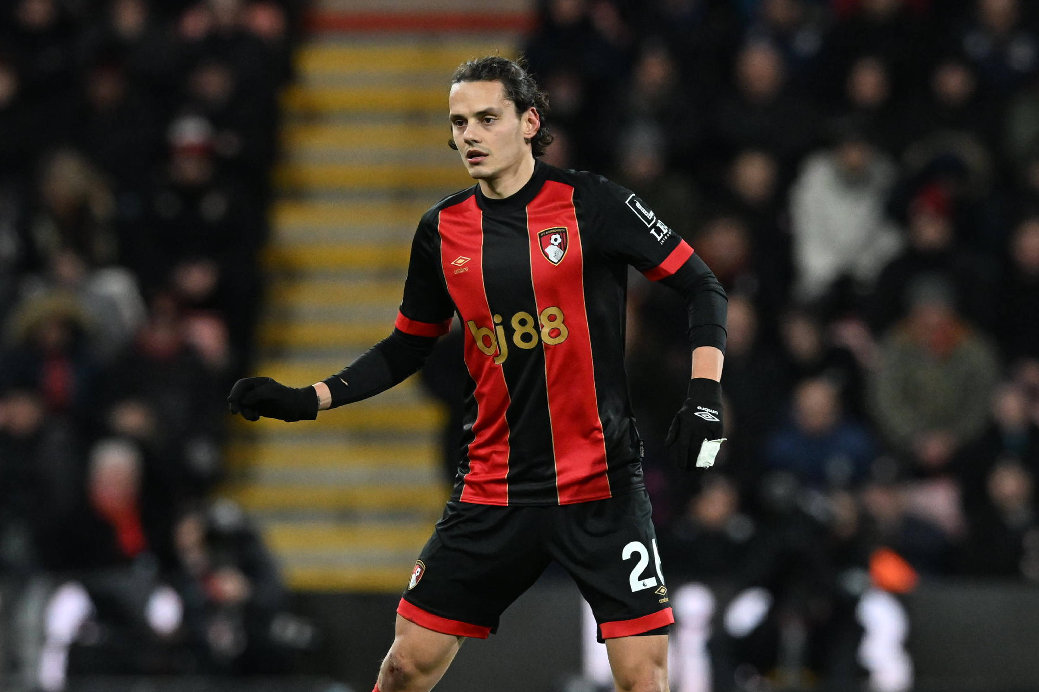 Enes Ünal in actie voor Bournemouth