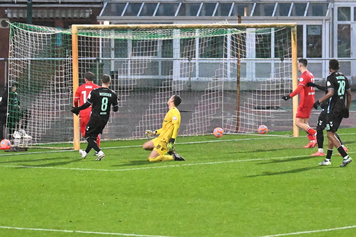 FC Twente oefent tegen Werder Bremen in 2025