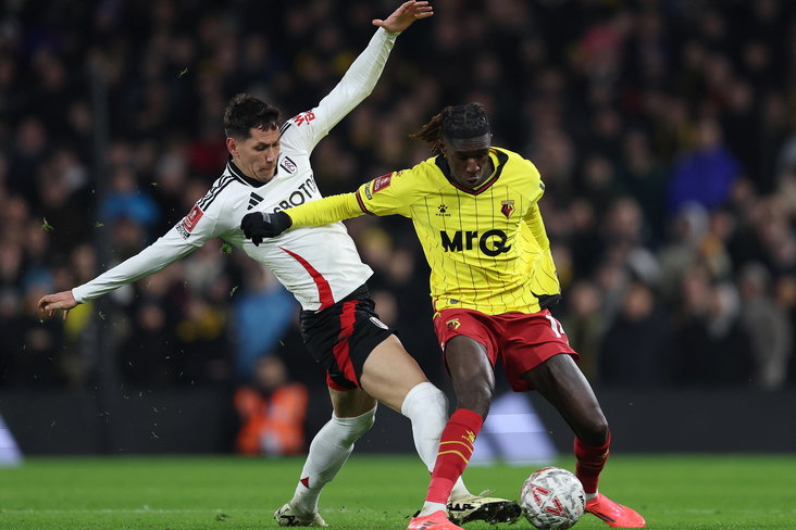 Pierre Dwomoh (rechts) bij Watford