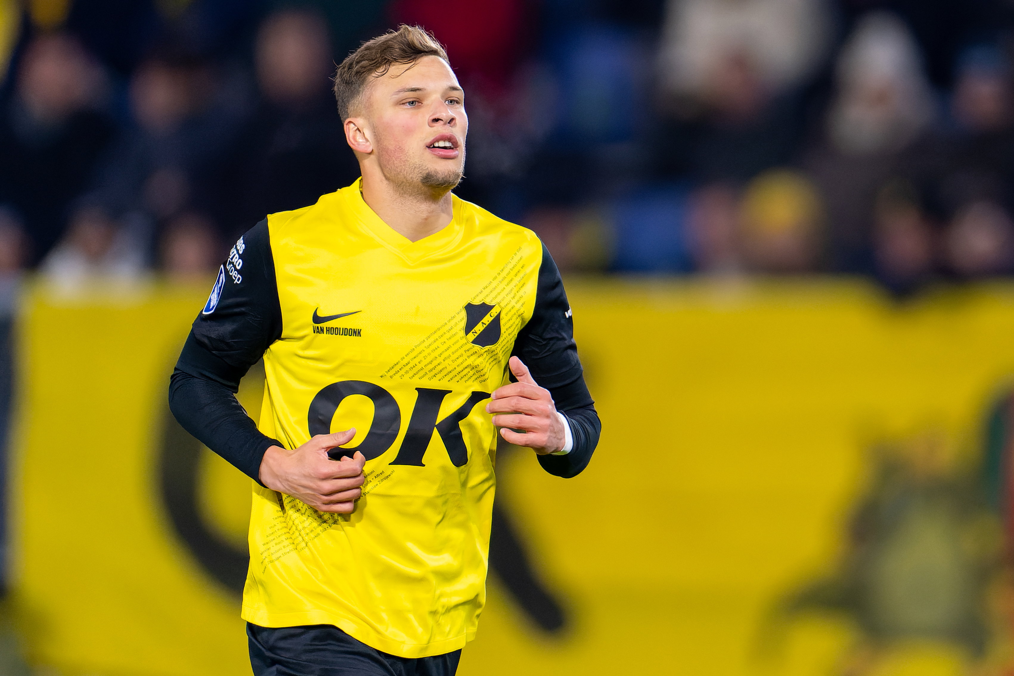 Sydney van Hooijdonk bij zijn rentree bij NAC