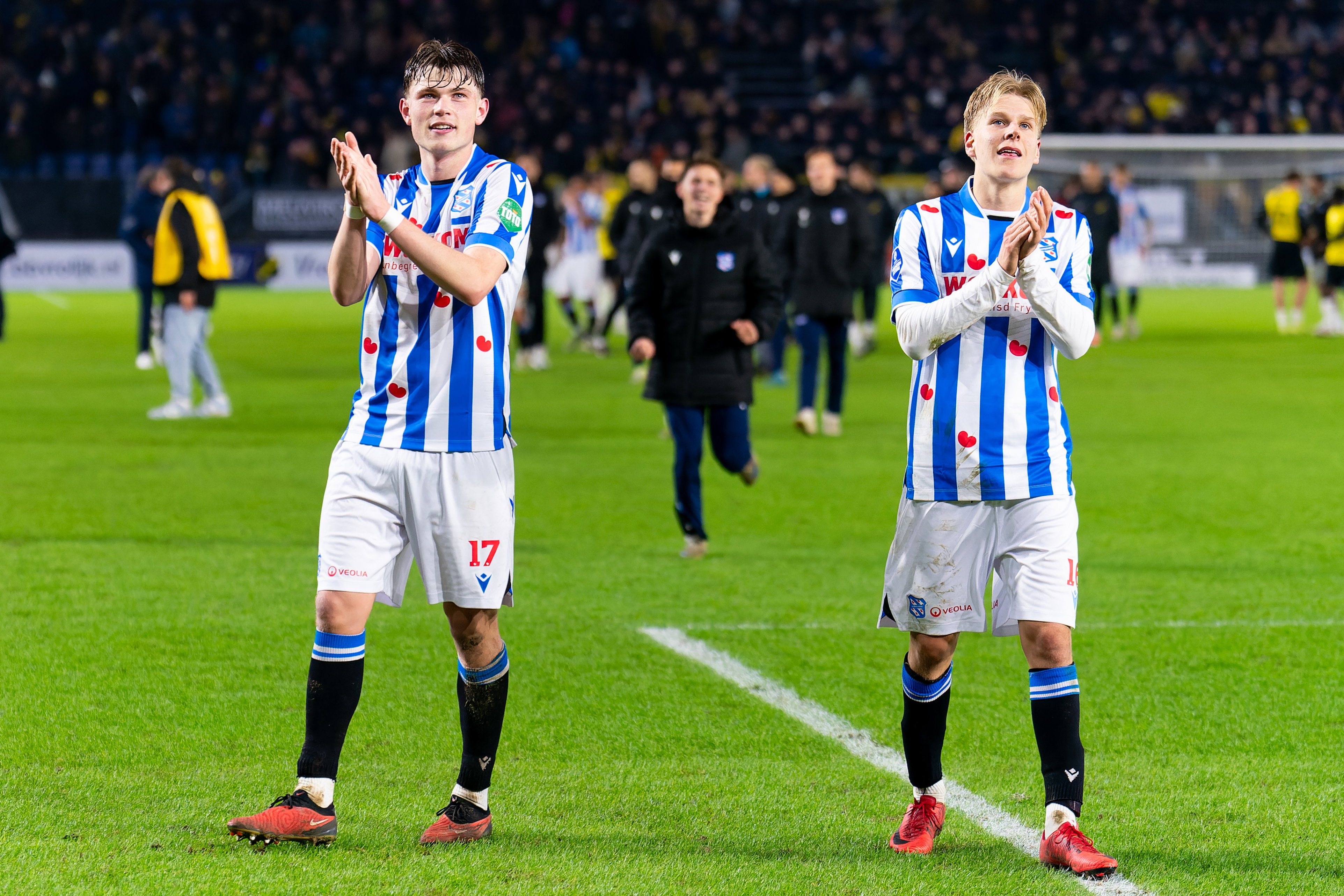 Nikolai Hopland en Marcus Linday bedanken het publiek