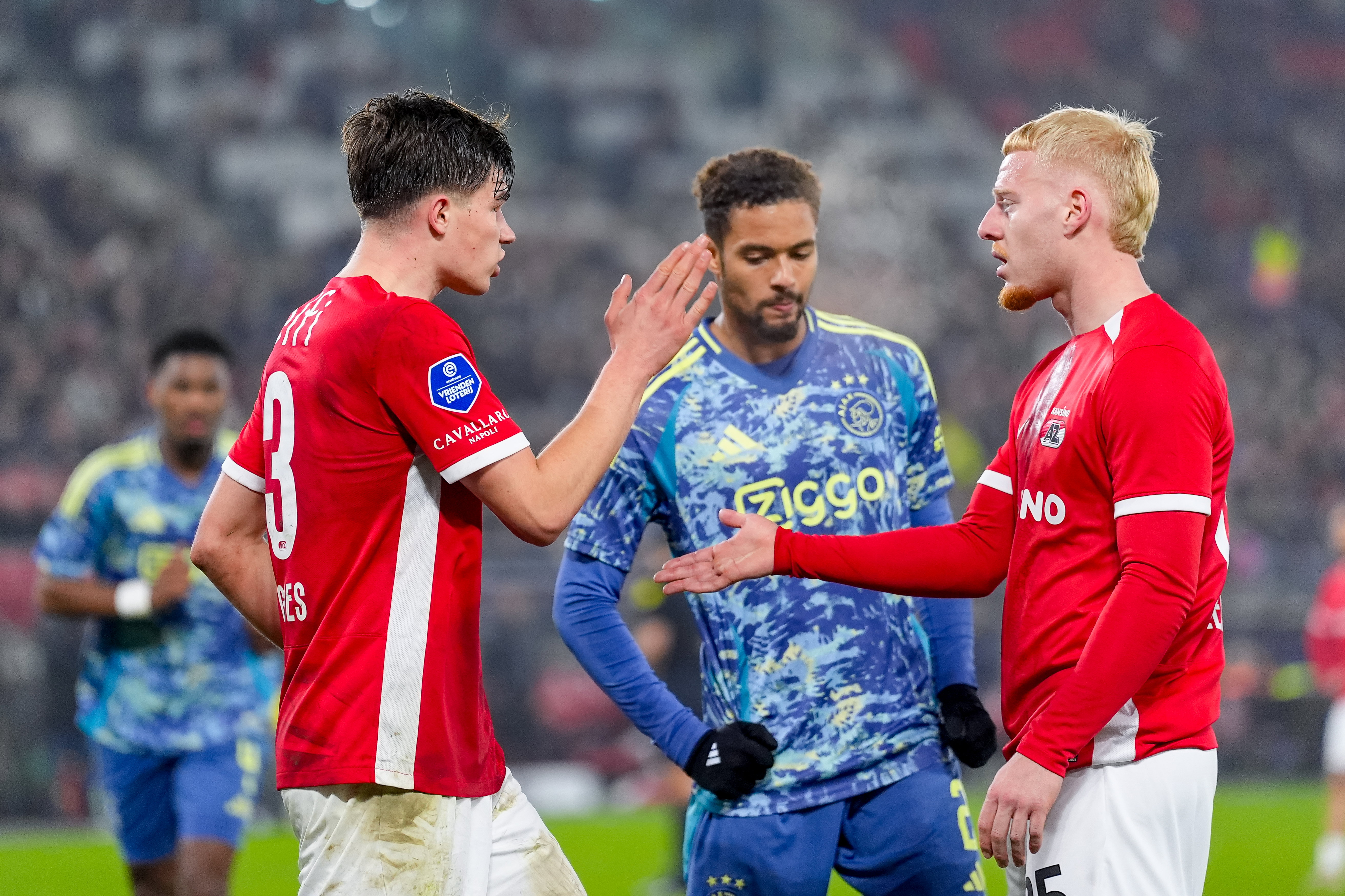 Devyne Rensch kijkt beteuterd toe