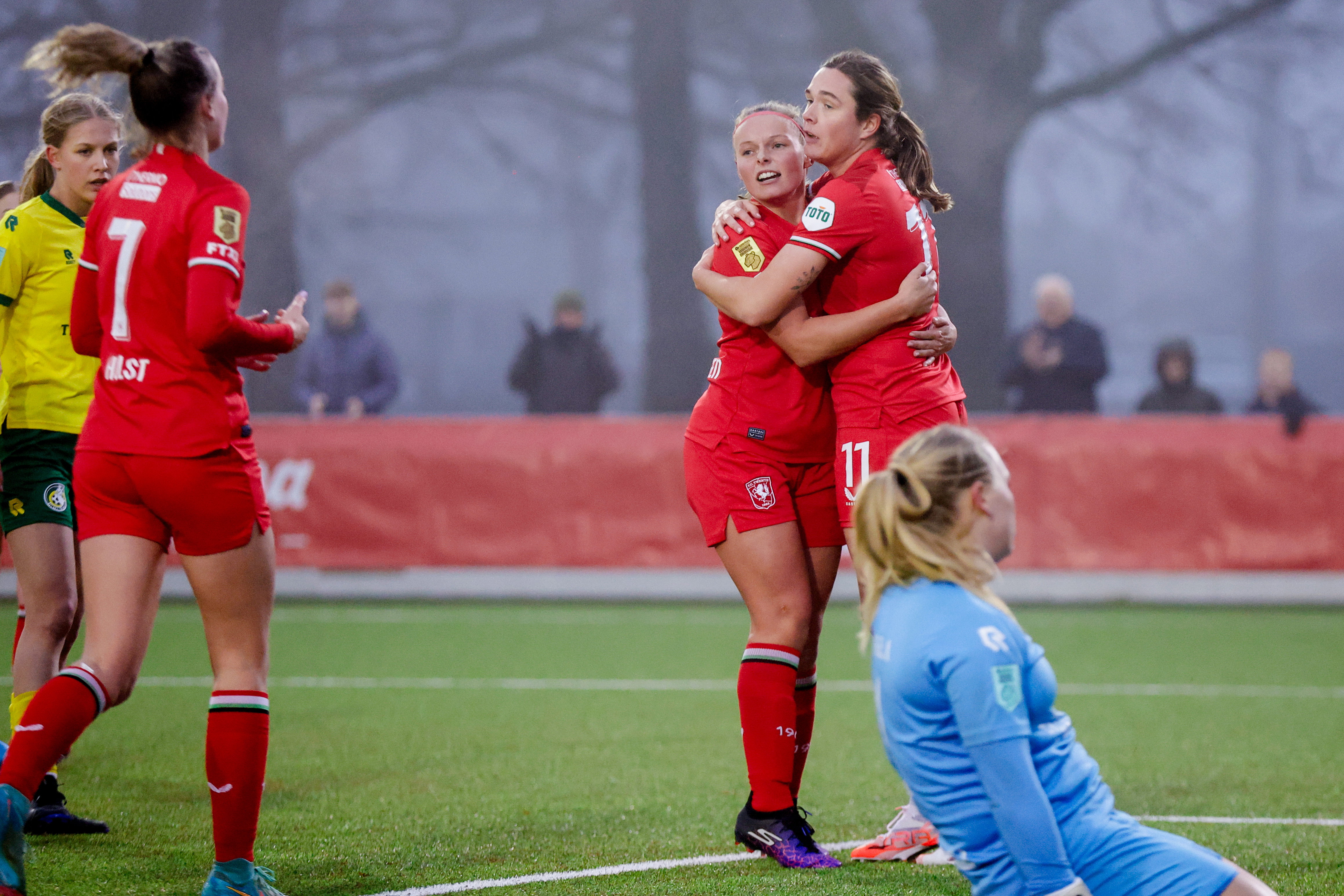 FC Twente juicht na een doelpunt tegen Fortuna Sittard