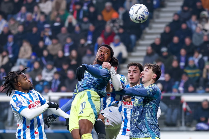 Chuba Akpom kopt raak