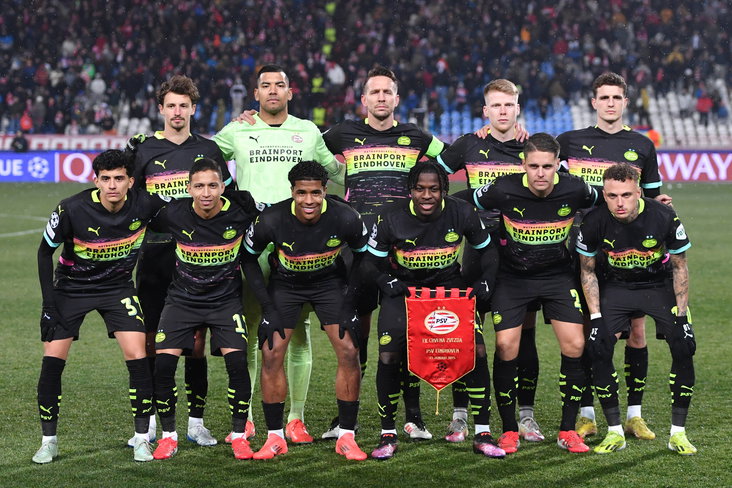 PSV voor het treffen met Rode Ster