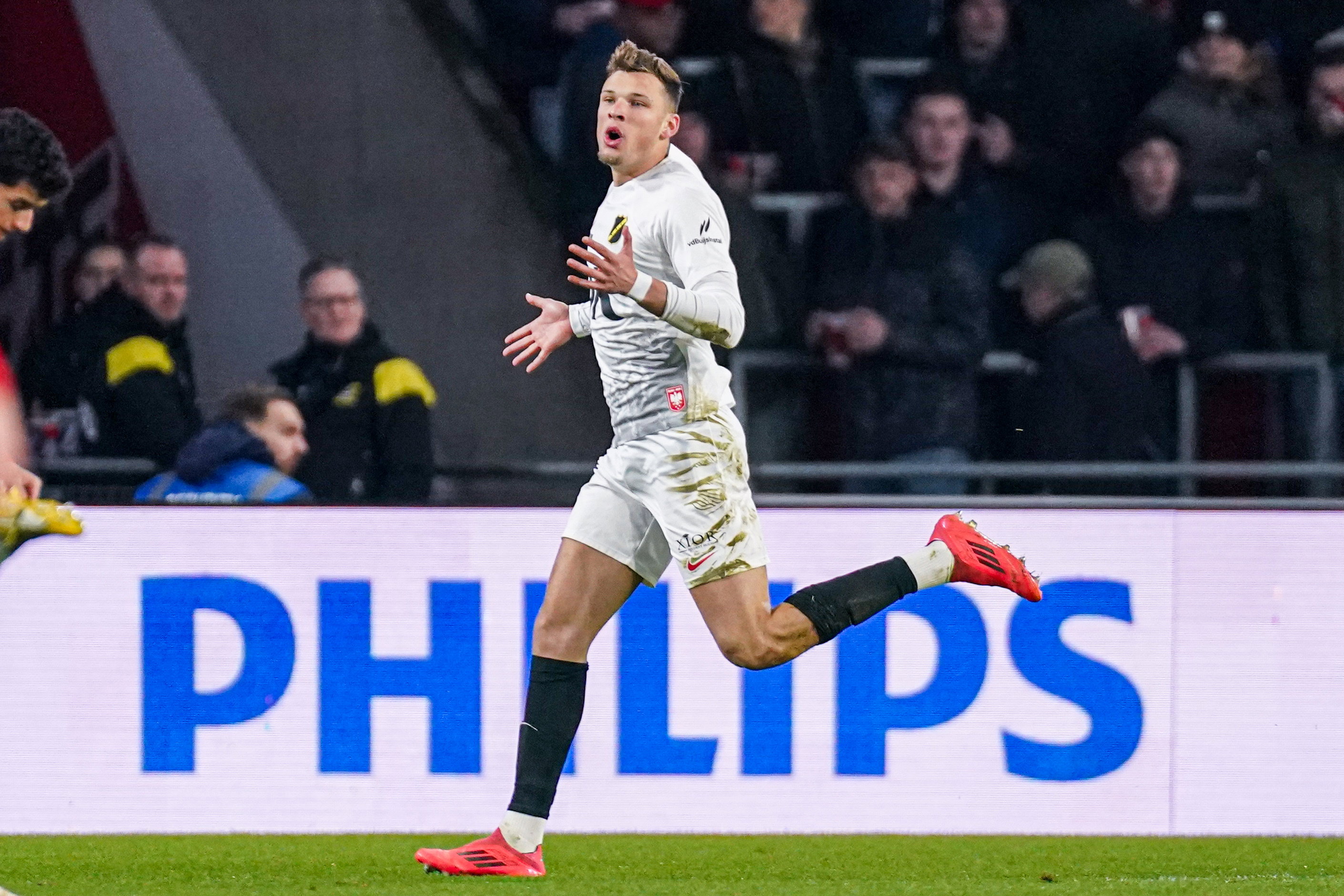 Sydney van Hooijdonk baalt nadat zijn goal voor NAC Breda wordt afgekeurd