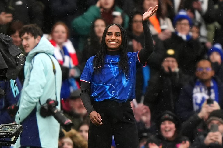 Chelsea presenteert Naomi Girma op Stamford Bridge