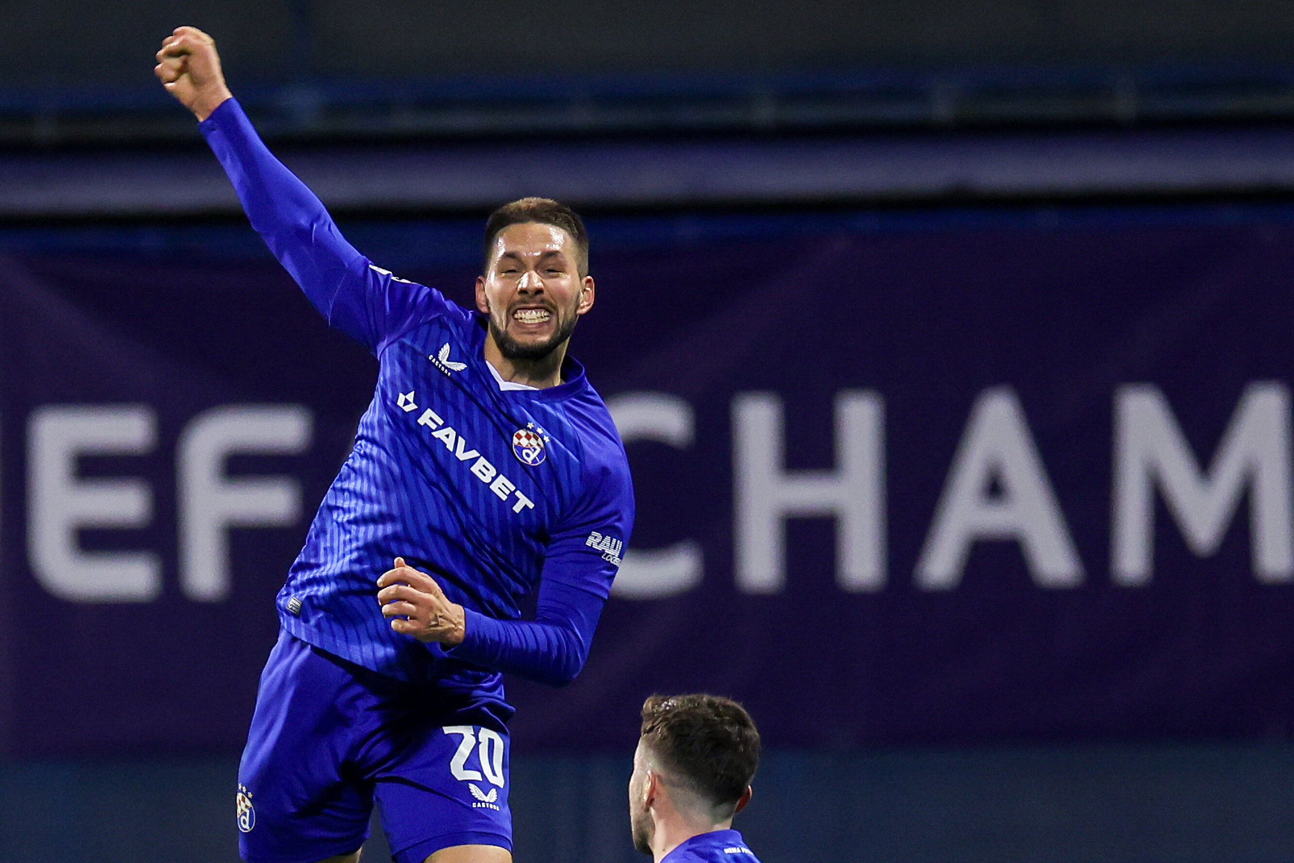 Marko Pjaca juicht na een treffer in Champions League