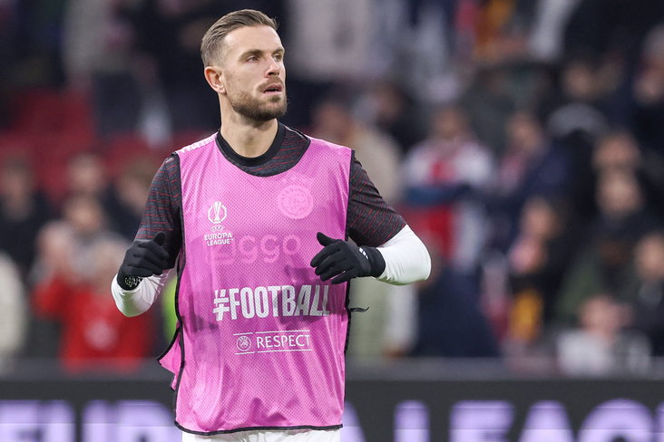 Jordan Henderson in de warming-up bij Ajax