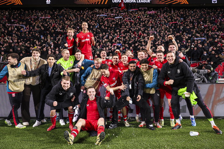 FC Twente juicht met de fans