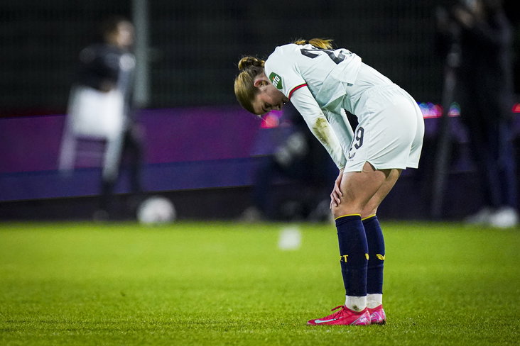 Rose Ivens (FC Twente) is teleurgesteld
