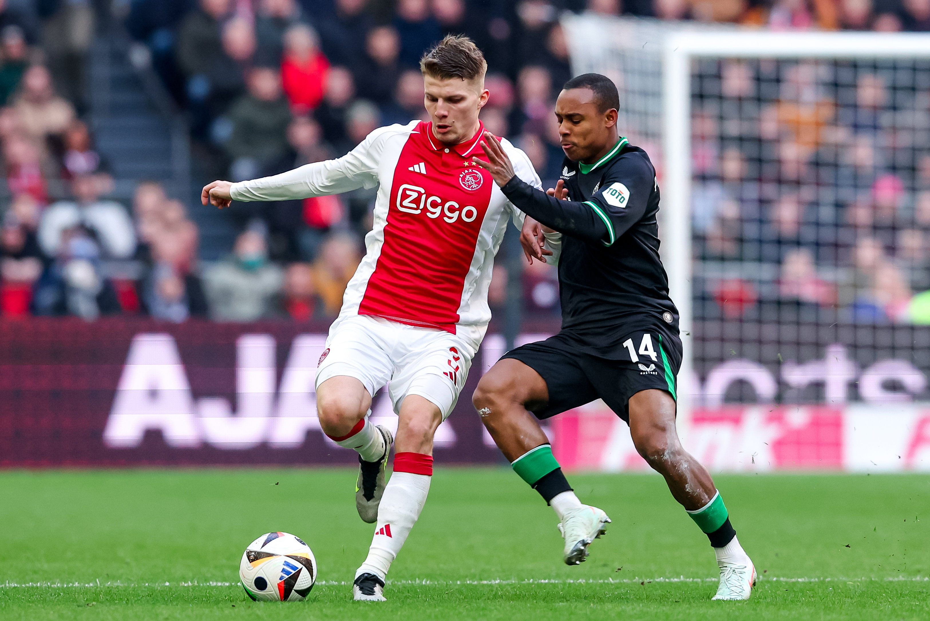 Igor Paixão in duel met Anton Gaaei